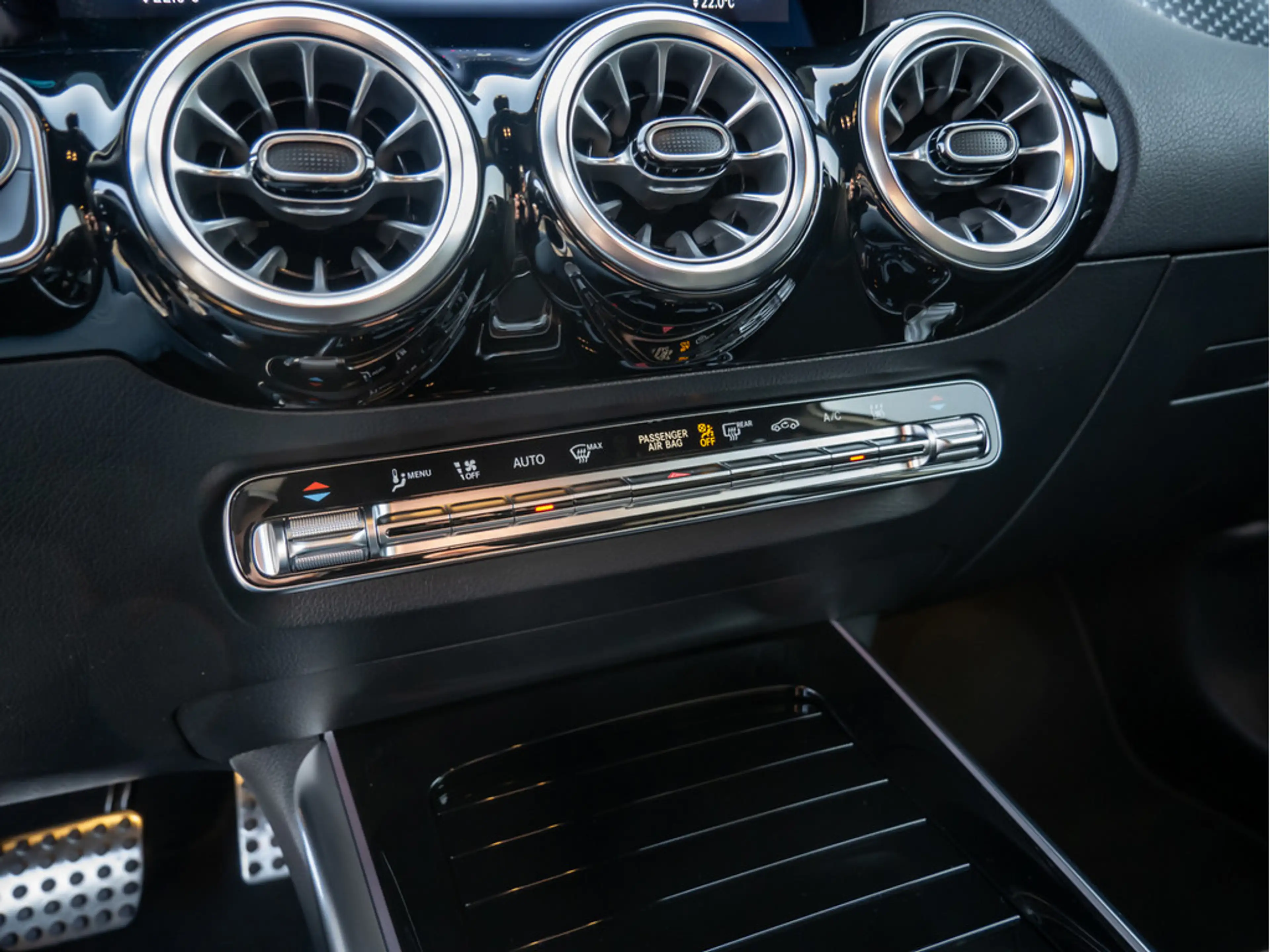 Mercedes-Benz EQA 350 4M AMG Sport Advanced+ Distr. LED Nav — photo 15