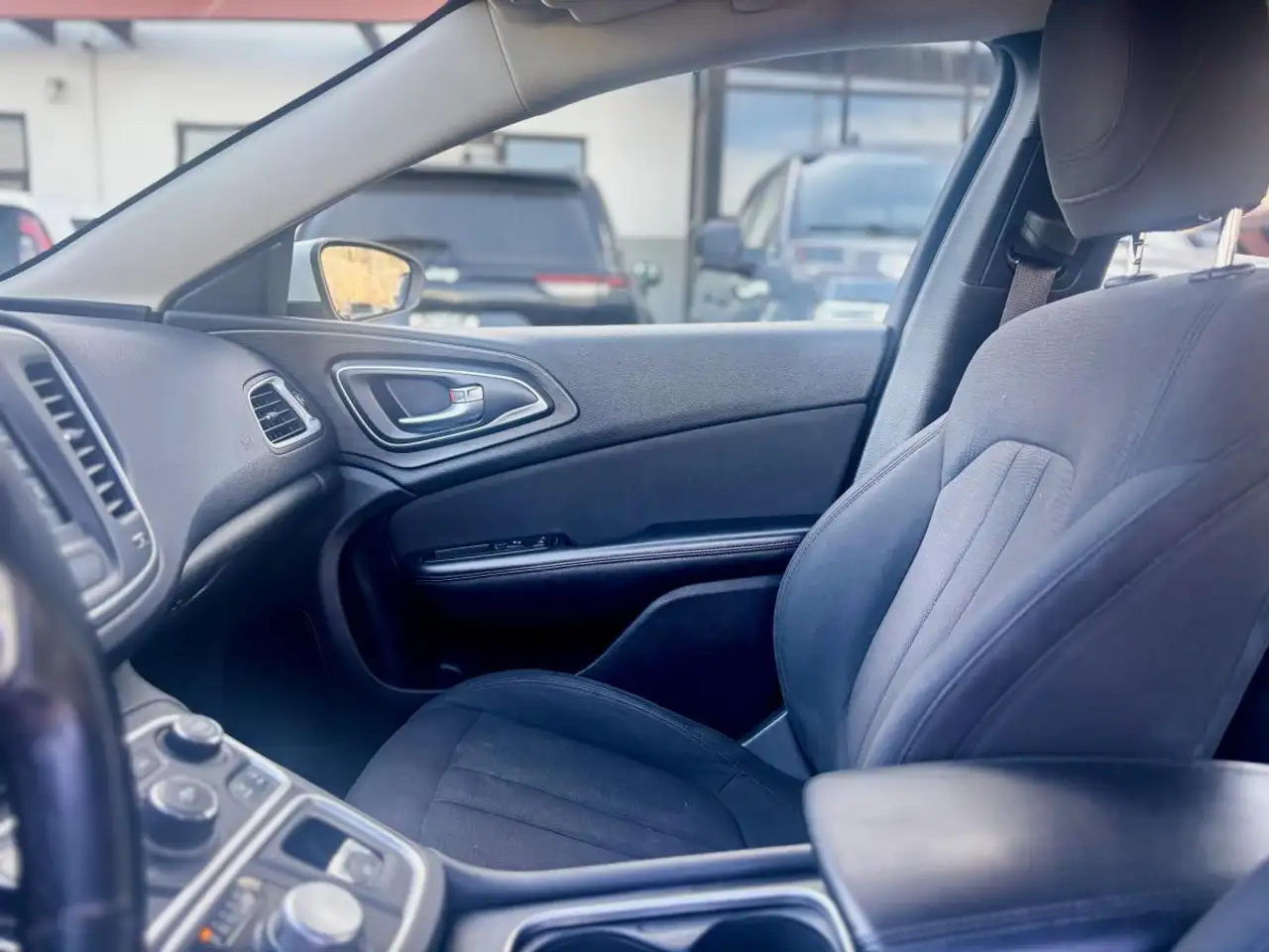 Chrysler 200 снимка Chrysler 200