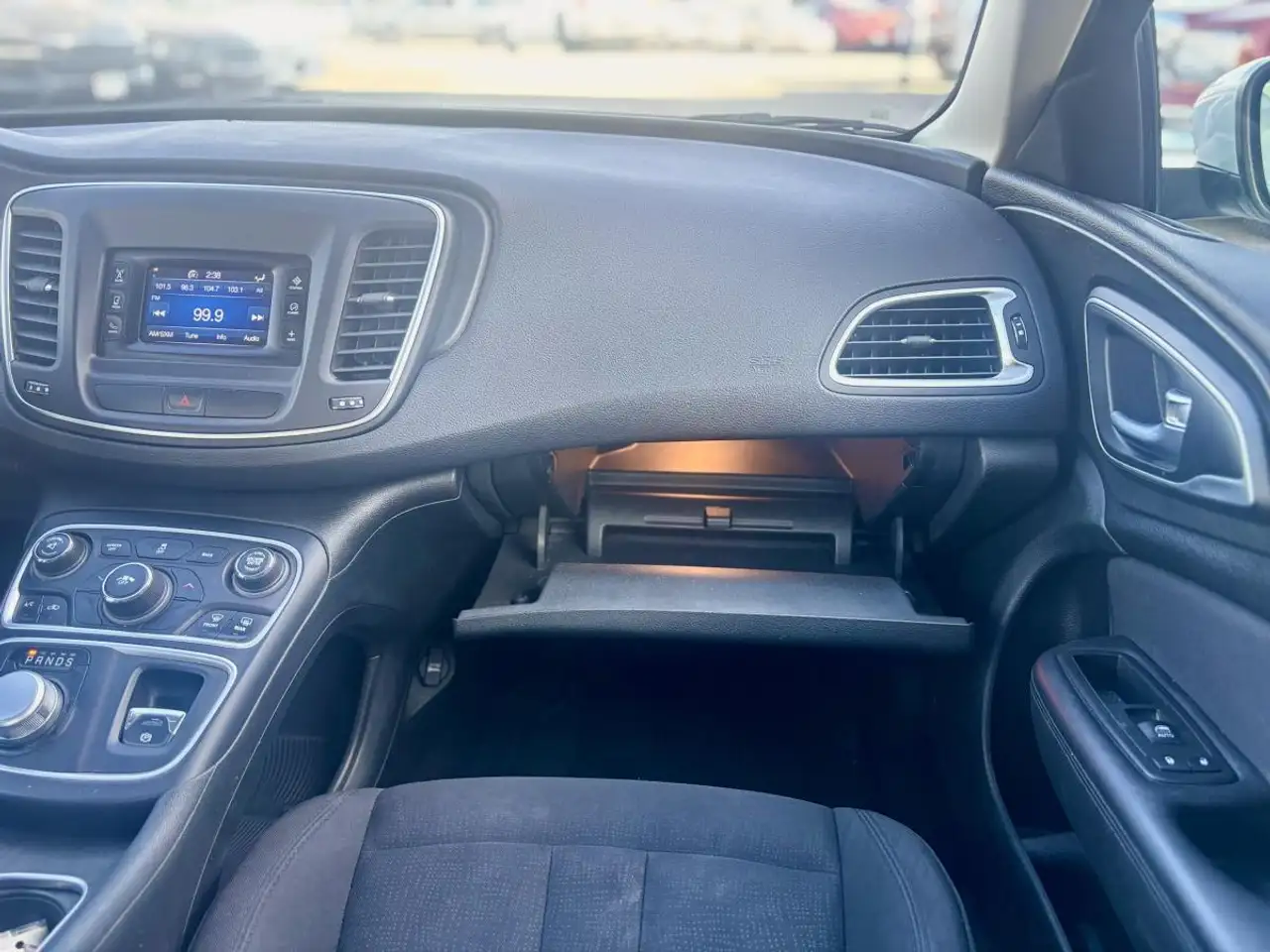 Chrysler 200 снимка Chrysler 200