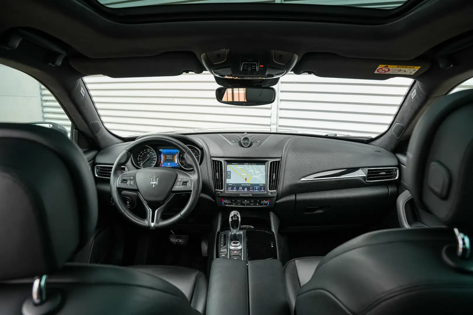 Maserati Levante 3.0 V6 S AWD SQ4 Gold ed. Panoramadak 21"LM Naviga Zwart - 2