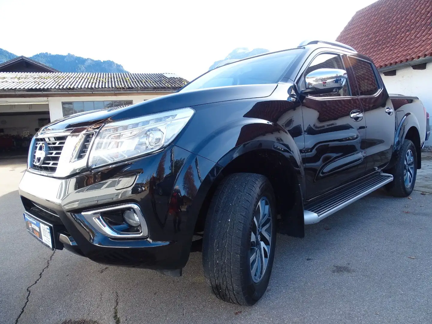 Nissan Navara NP300 Tekna Double Cab 4x4 Schwarz - 1