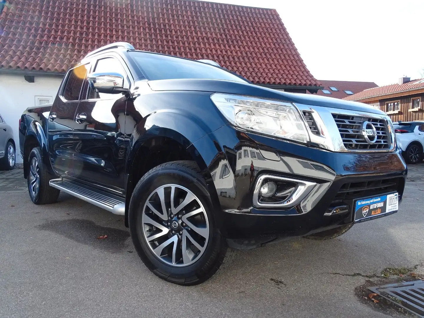 Nissan Navara NP300 Tekna Double Cab 4x4 Schwarz - 2