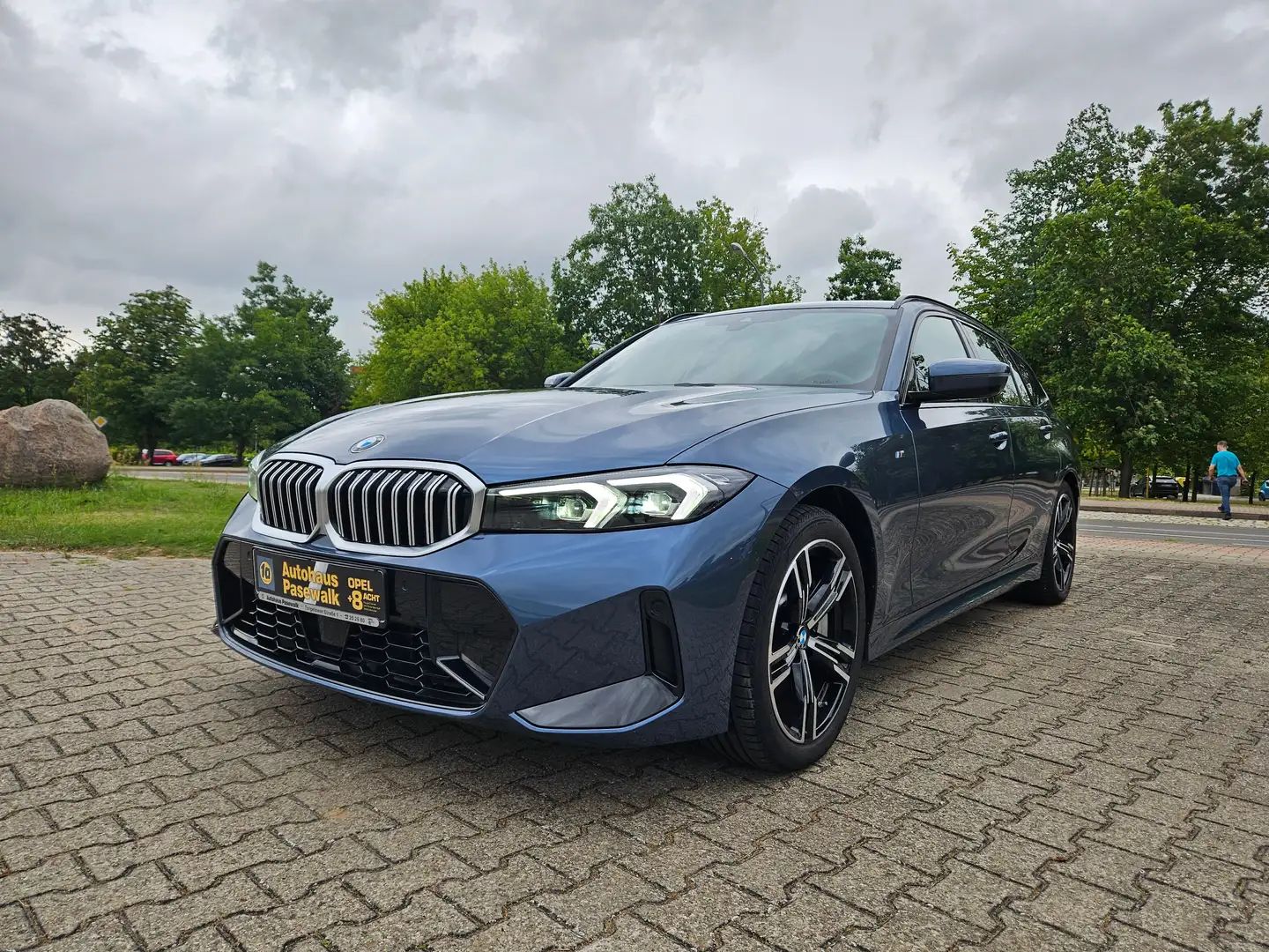 BMW 330 i xDrive M Sport ACC ALARM NAVI LED e.Heckkl.Kamer Bleu - 2