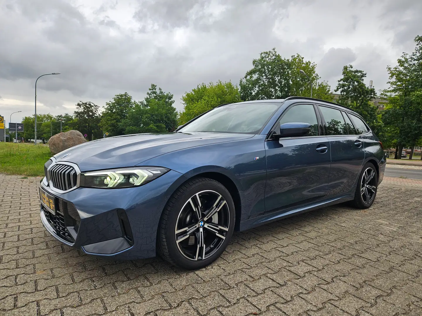 BMW 330 i xDrive M Sport ACC ALARM NAVI LED e.Heckkl.Kamer Bleu - 1