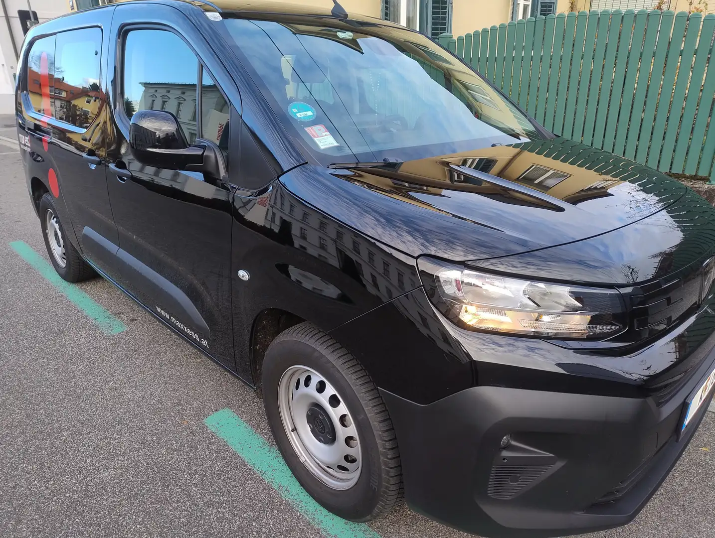 Peugeot Partner Doppelkabine, lang, Automatik, alle Extras Schwarz - 2