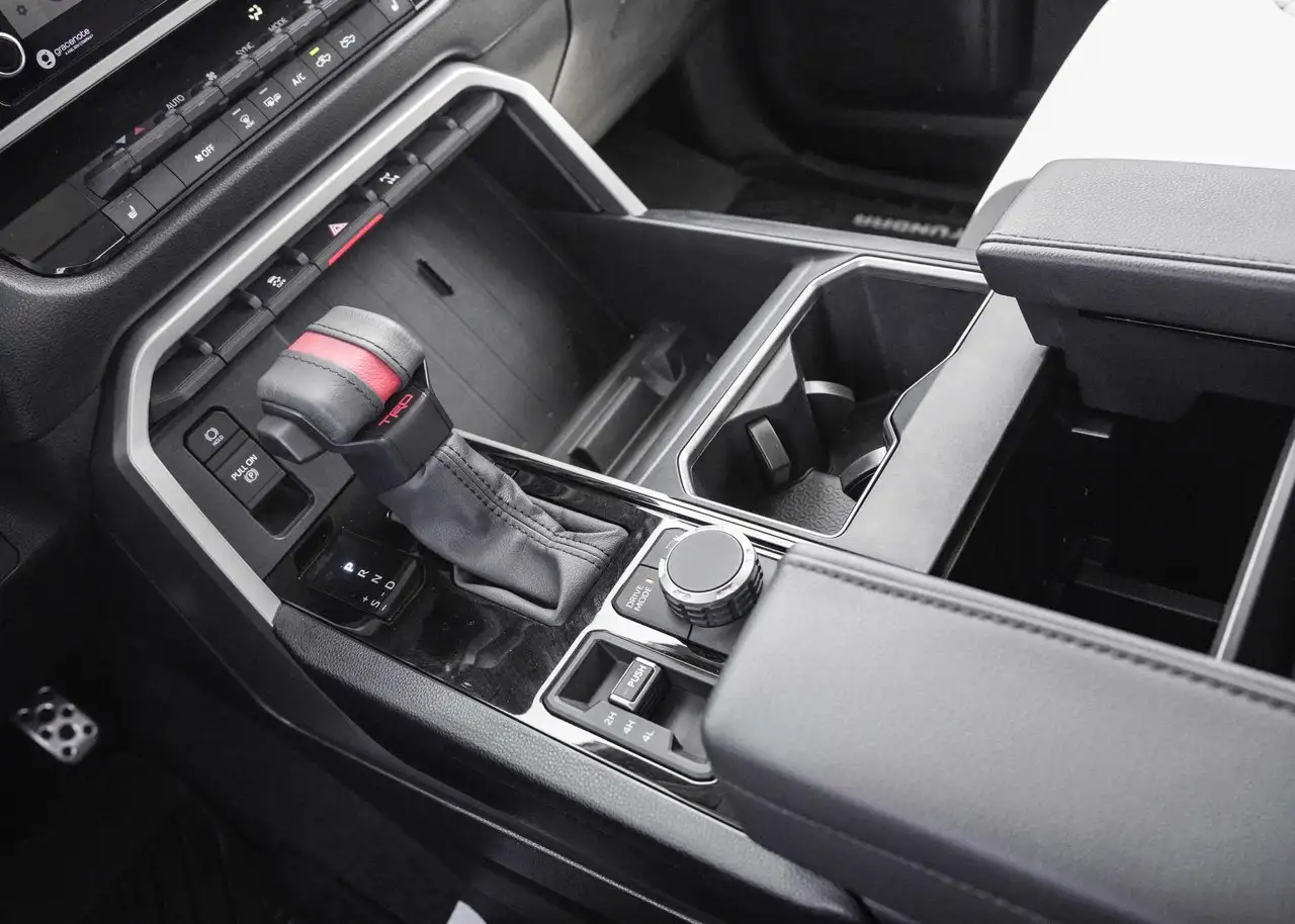 Toyota Tundra снимка Toyota Tundra