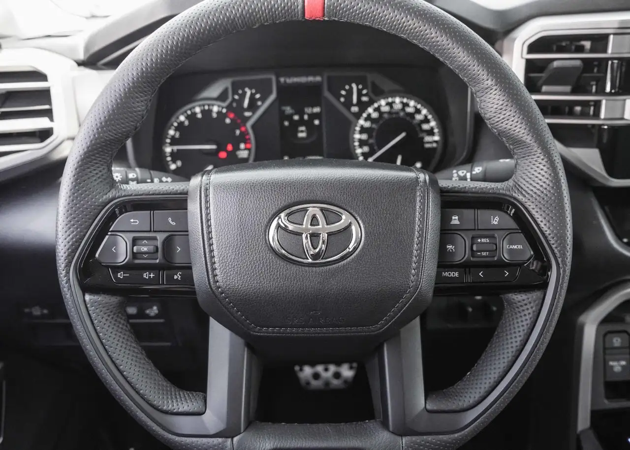 Toyota Tundra снимка Toyota Tundra