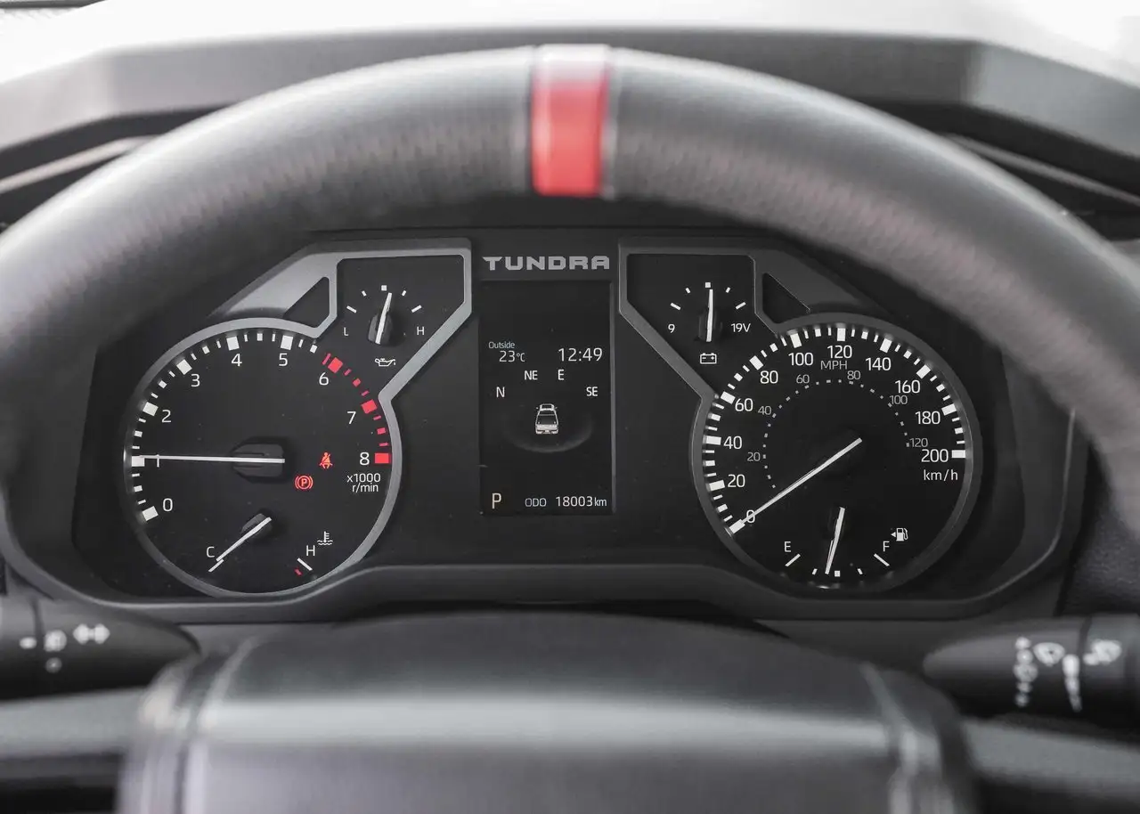 Toyota Tundra снимка Toyota Tundra