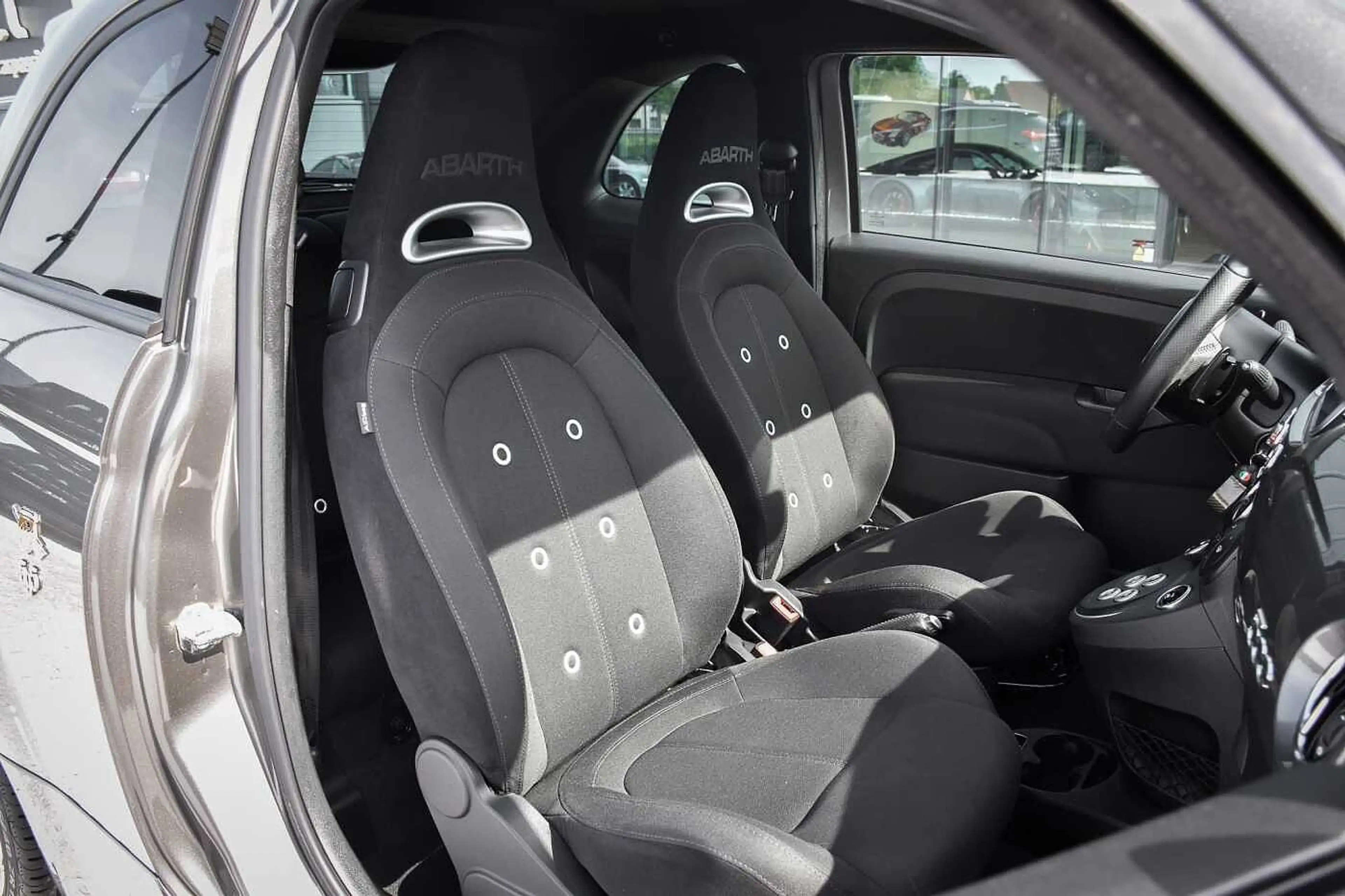 Abarth 595 1.4 T-Jet MTA Navi PDC — photo 13