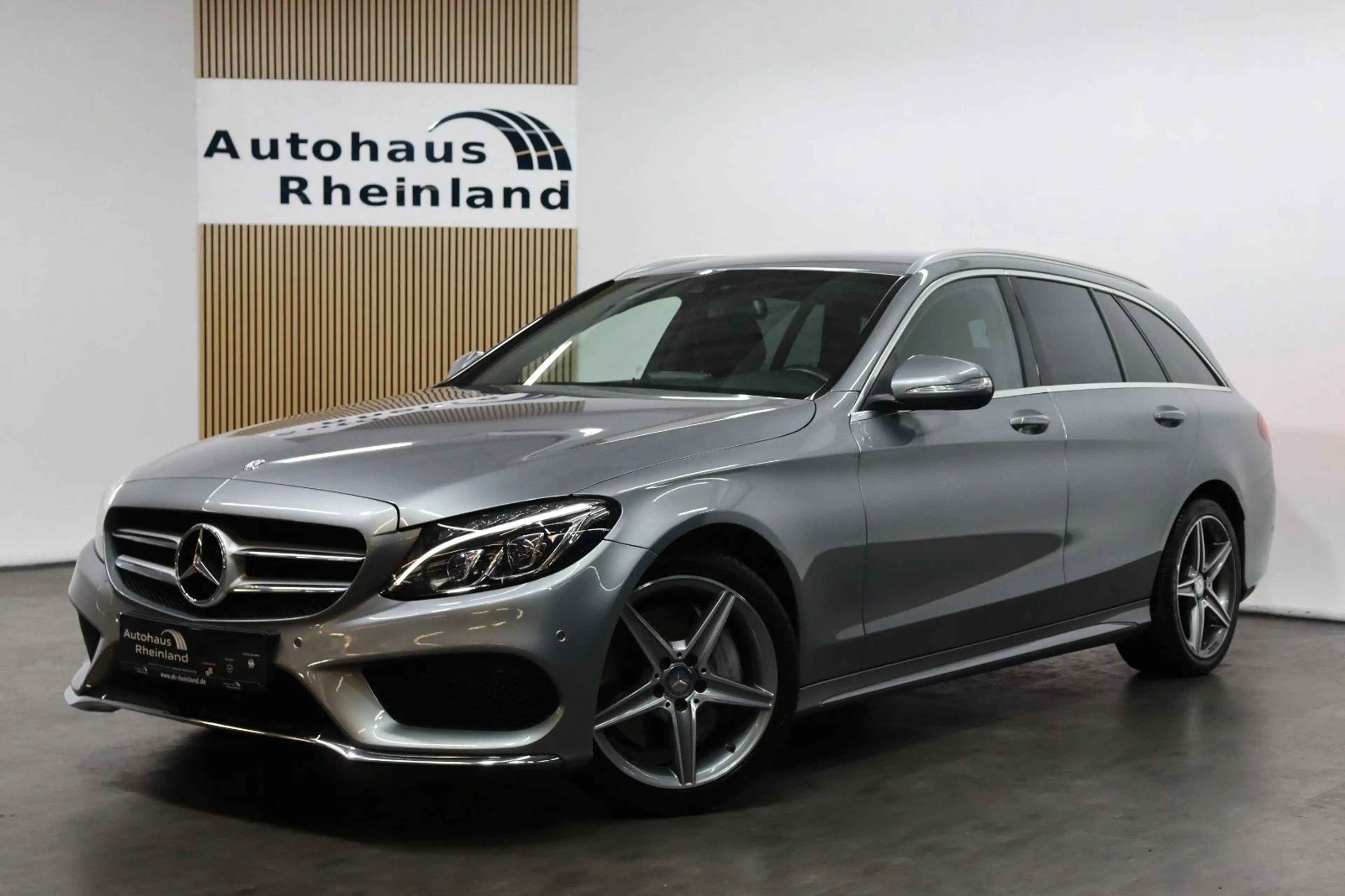 Mercedes-Benz C 250 C250 T*AMG*LEDER*AHK*STANDHEIZUNG*LED*COMAND — photo 12