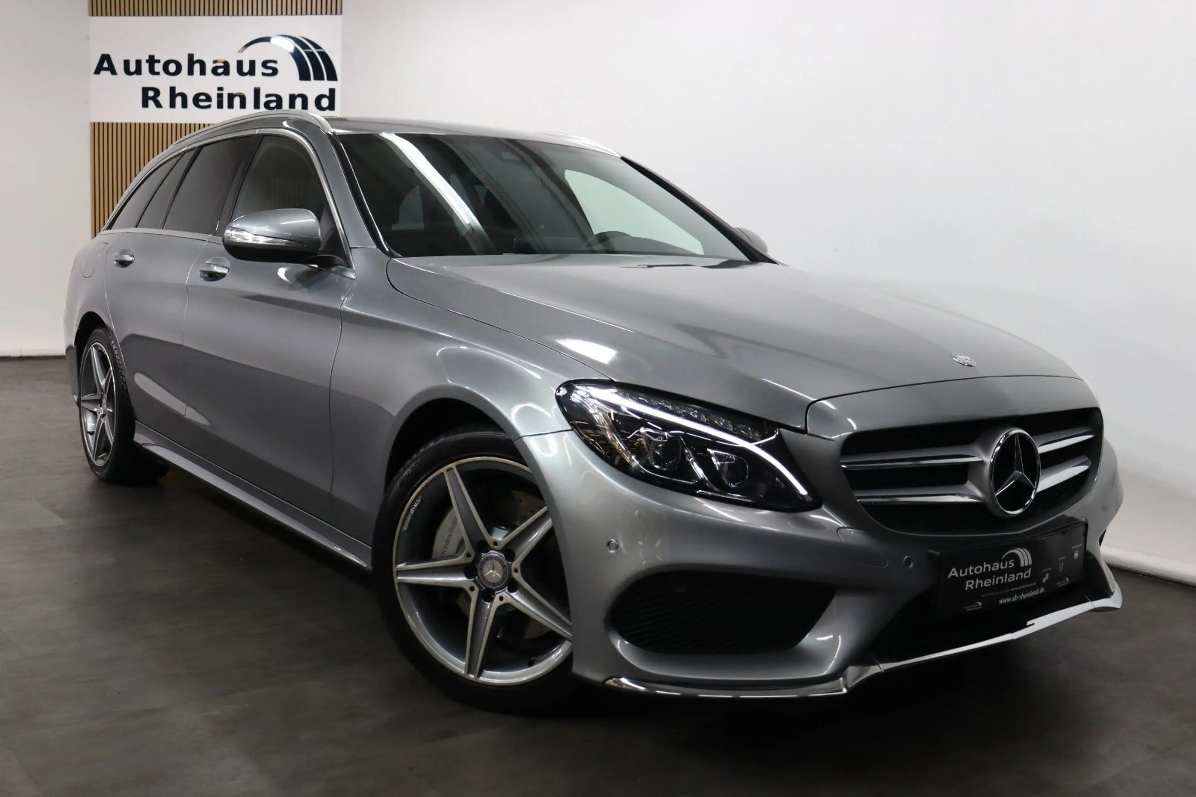 Mercedes-Benz C 250 C250 T*AMG*LEDER*AHK*STANDHEIZUNG*LED*COMAND — photo 2