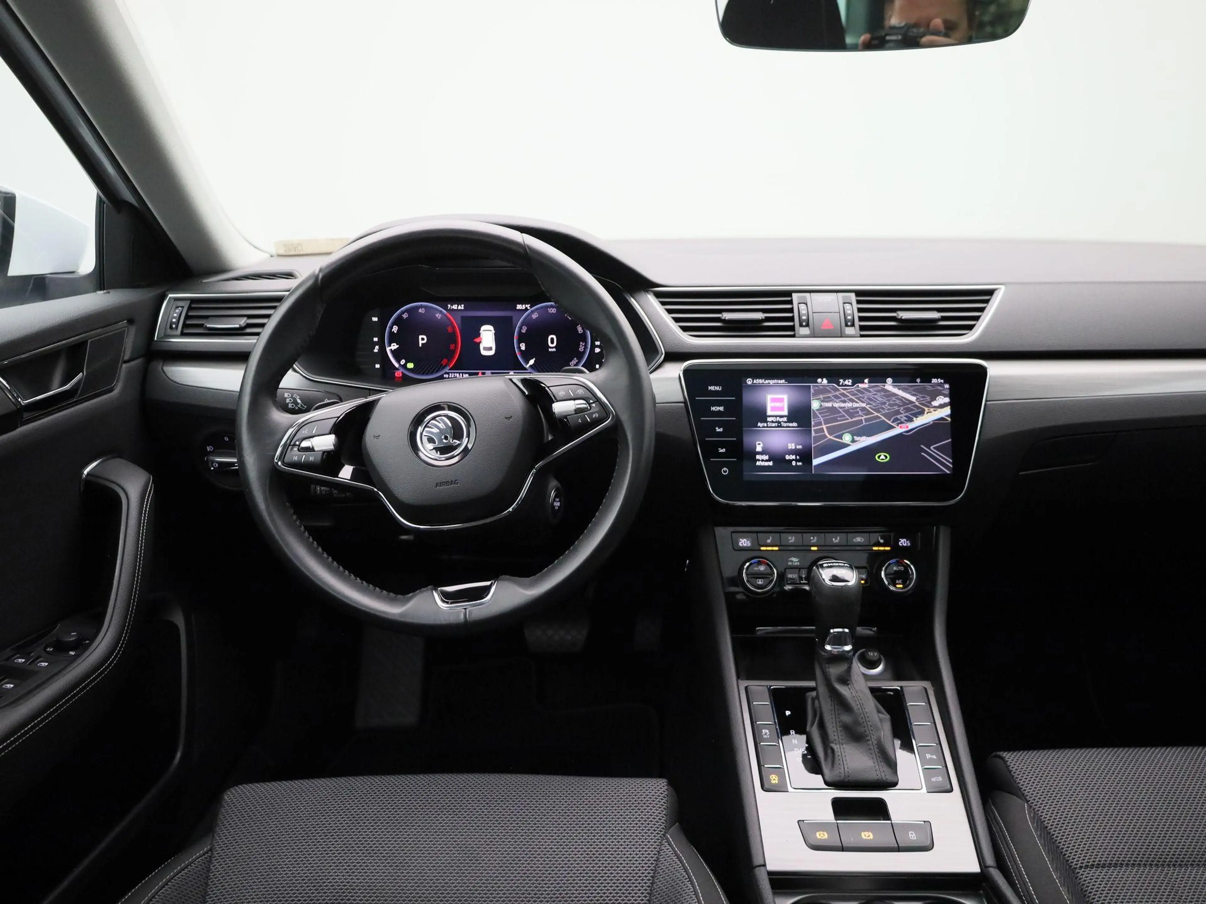 Skoda Superb 2.0 TDI SCR 140kW DSG 4x4 STYLE COMBI | Camera | P — photo 9