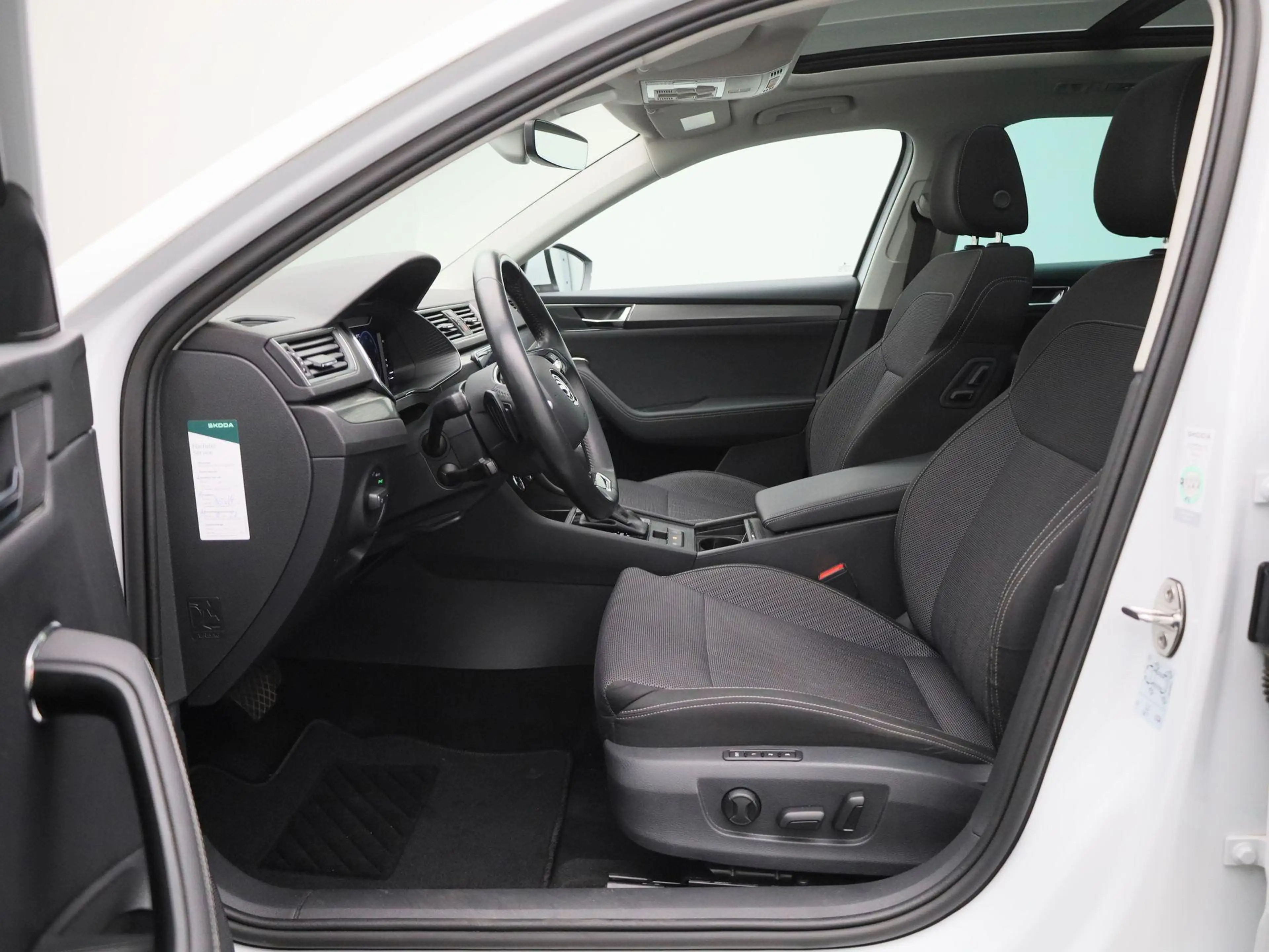 Skoda Superb 2.0 TDI SCR 140kW DSG 4x4 STYLE COMBI | Camera | P — photo 13
