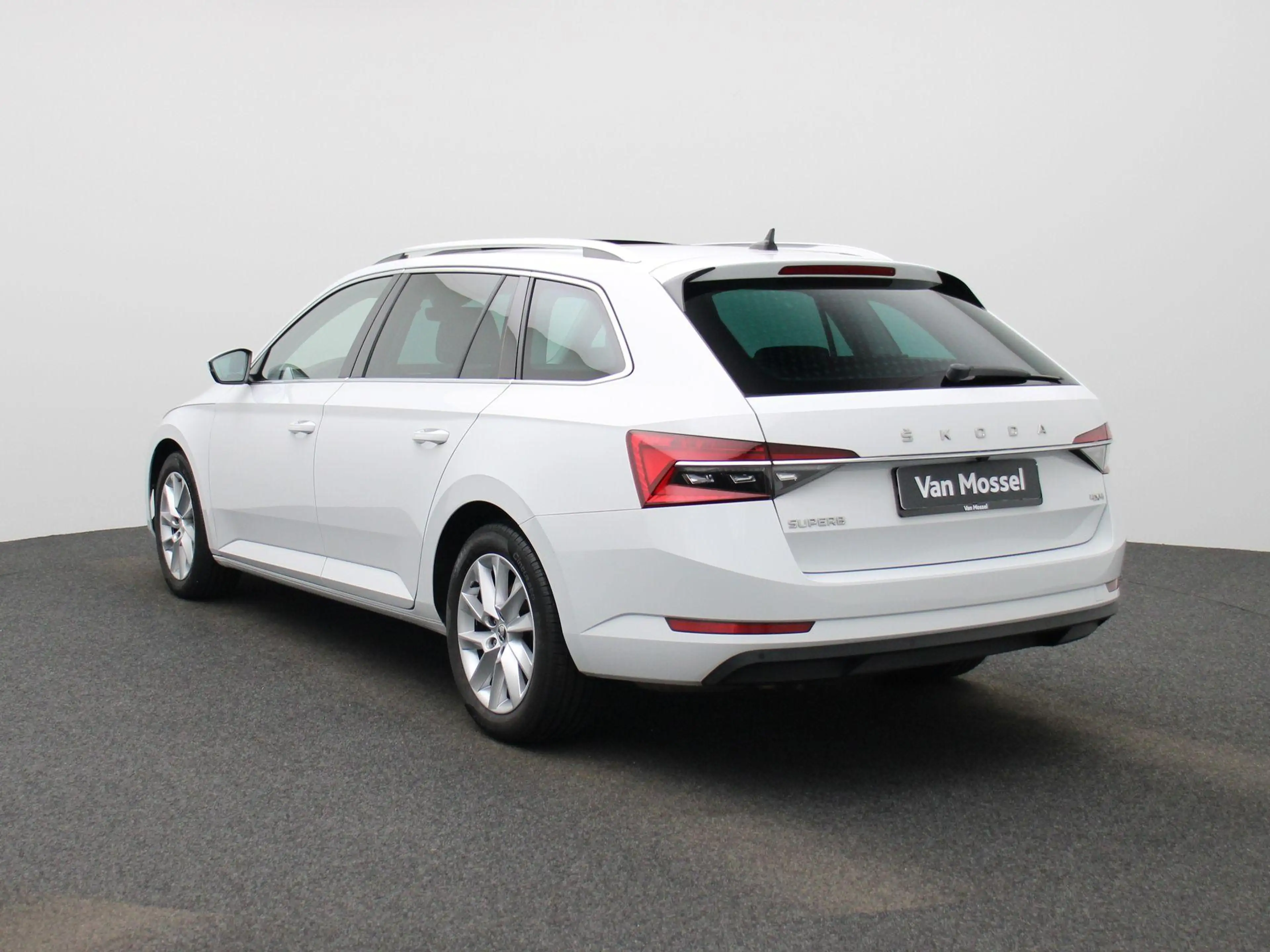 Skoda Superb 2.0 TDI SCR 140kW DSG 4x4 STYLE COMBI | Camera | P — photo 2