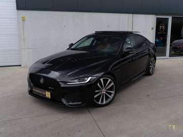 P250 R-Dynamic Black | R-Dynamic l Sunroof l Meridian l HUD