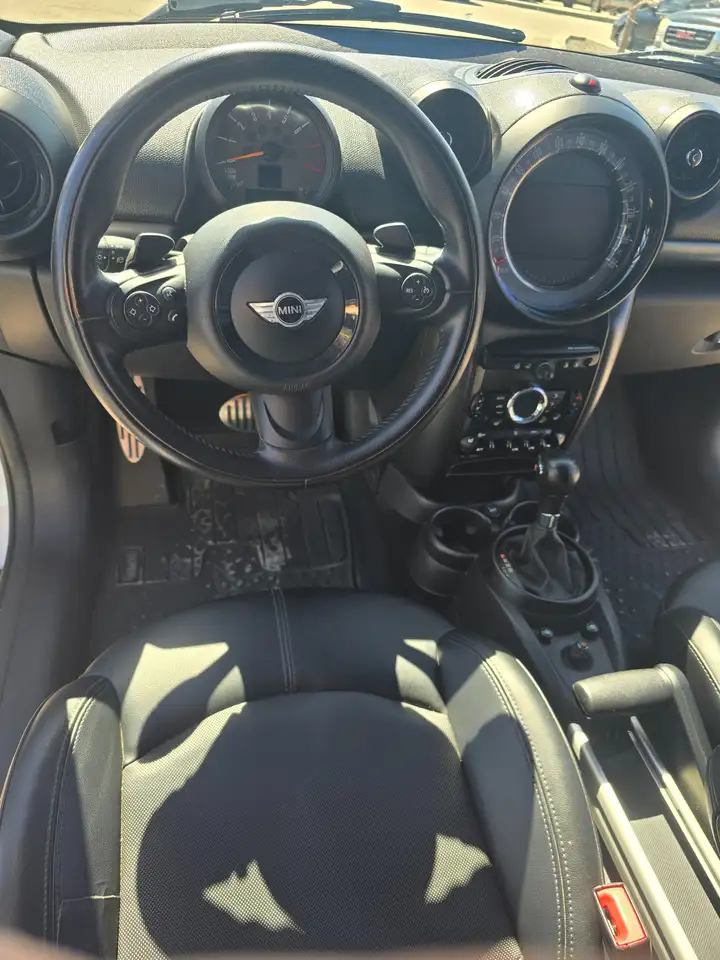 MINI Cooper Countryman снимка MINI Cooper Countryman