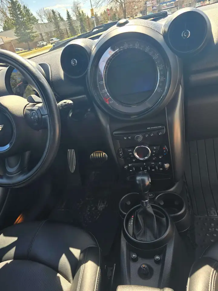 MINI Cooper Countryman снимка MINI Cooper Countryman