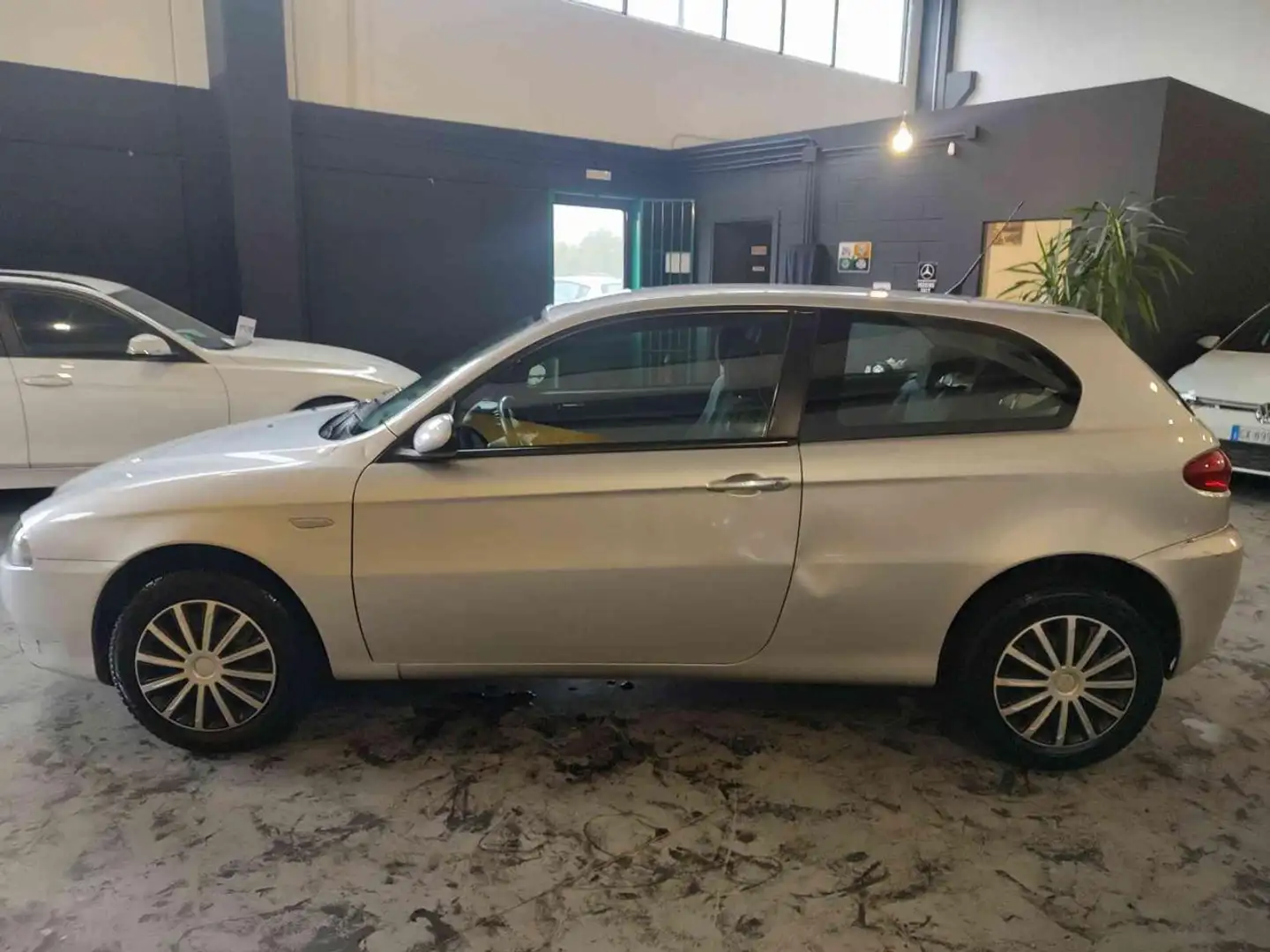 Alfa Romeo 147 1.9 JTD M-JET 16V 3 porte Exclusive Argintiu - 2