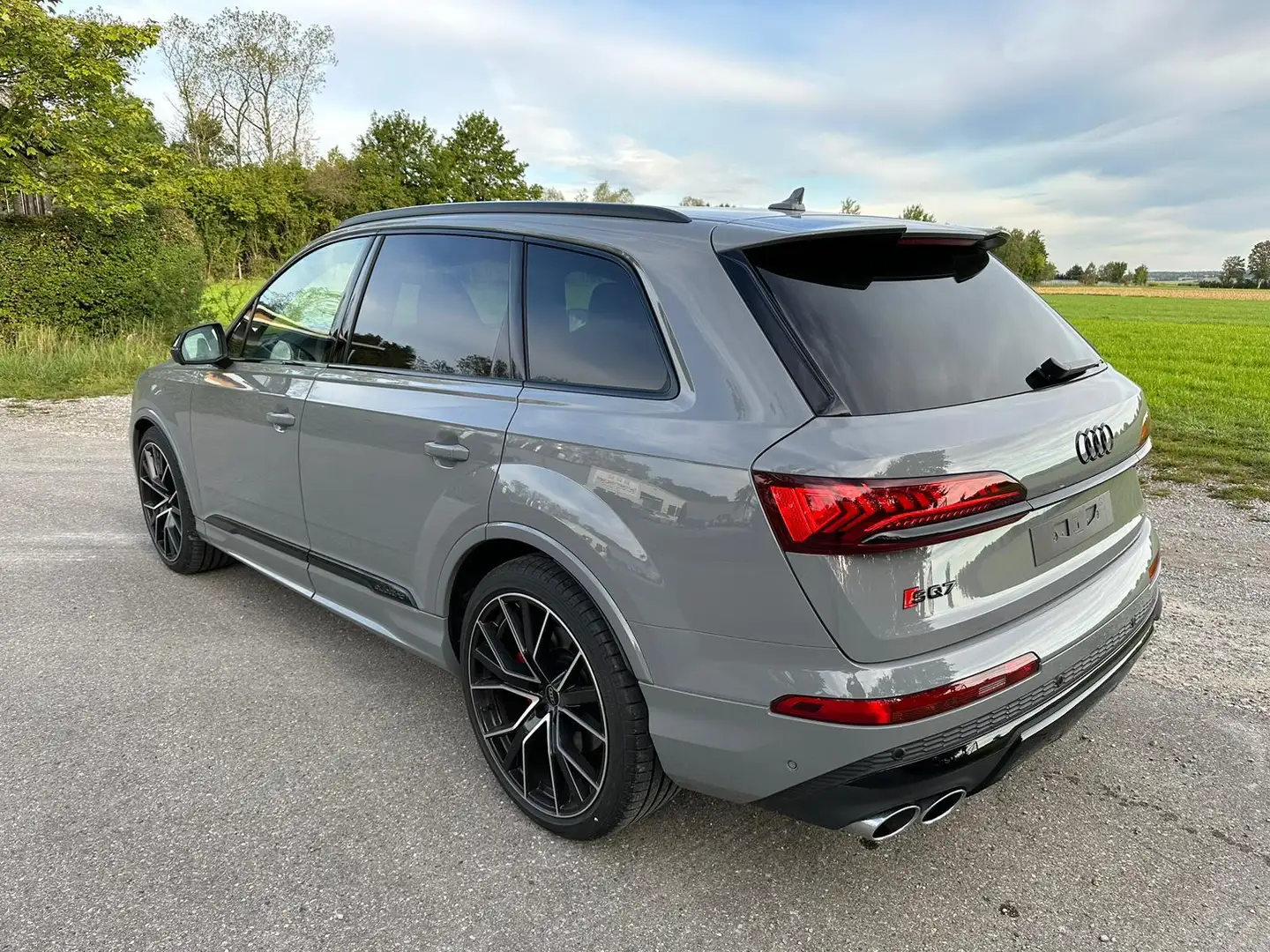 Audi SQ7 4.0TFSI Competition plus Grau - 2