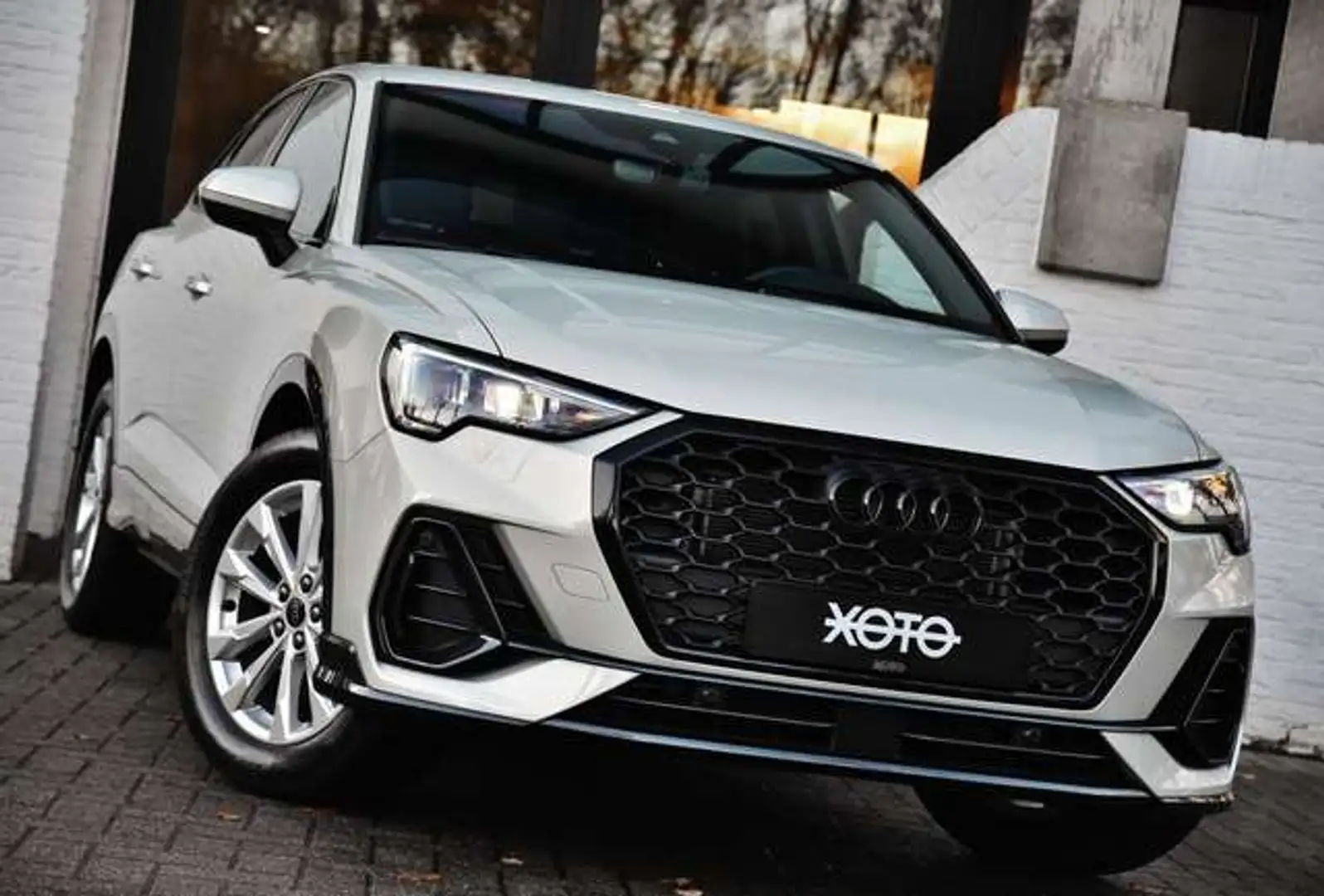 Audi Q3 35 TFSI SPORTBACK S TRONIC BUSINESS SHADOWLOOK Silber - 2