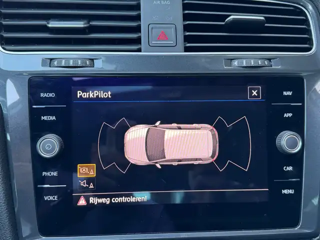 Volkswagen Golf view 19