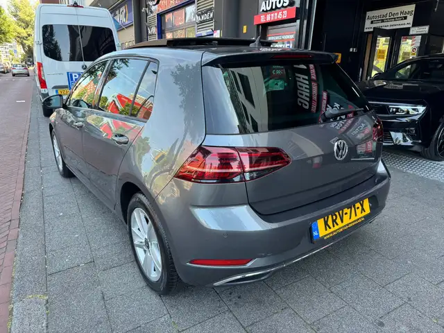 Volkswagen Golf view 2