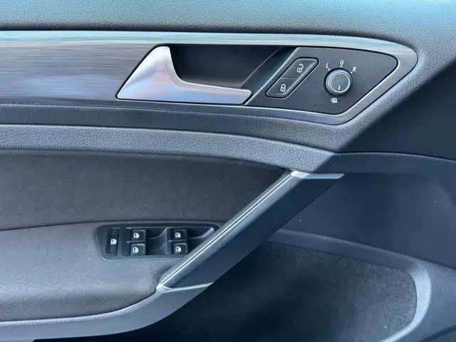 Volkswagen Golf view 22