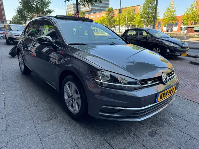 Volkswagen Golf view 4