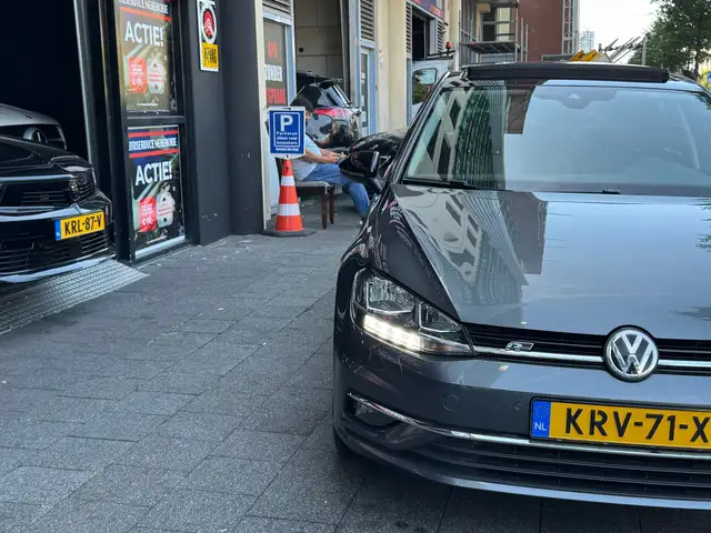 Volkswagen Golf view 10