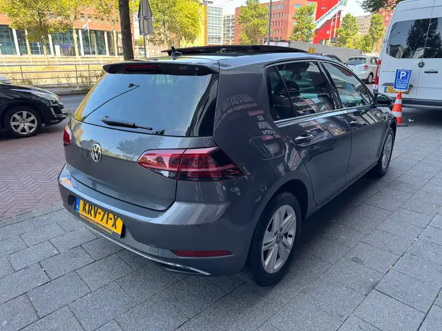 Volkswagen Golf view 3
