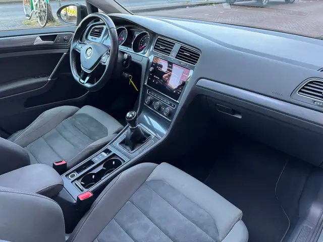 Volkswagen Golf view 13