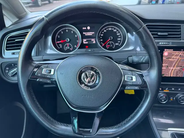 Volkswagen Golf view 20