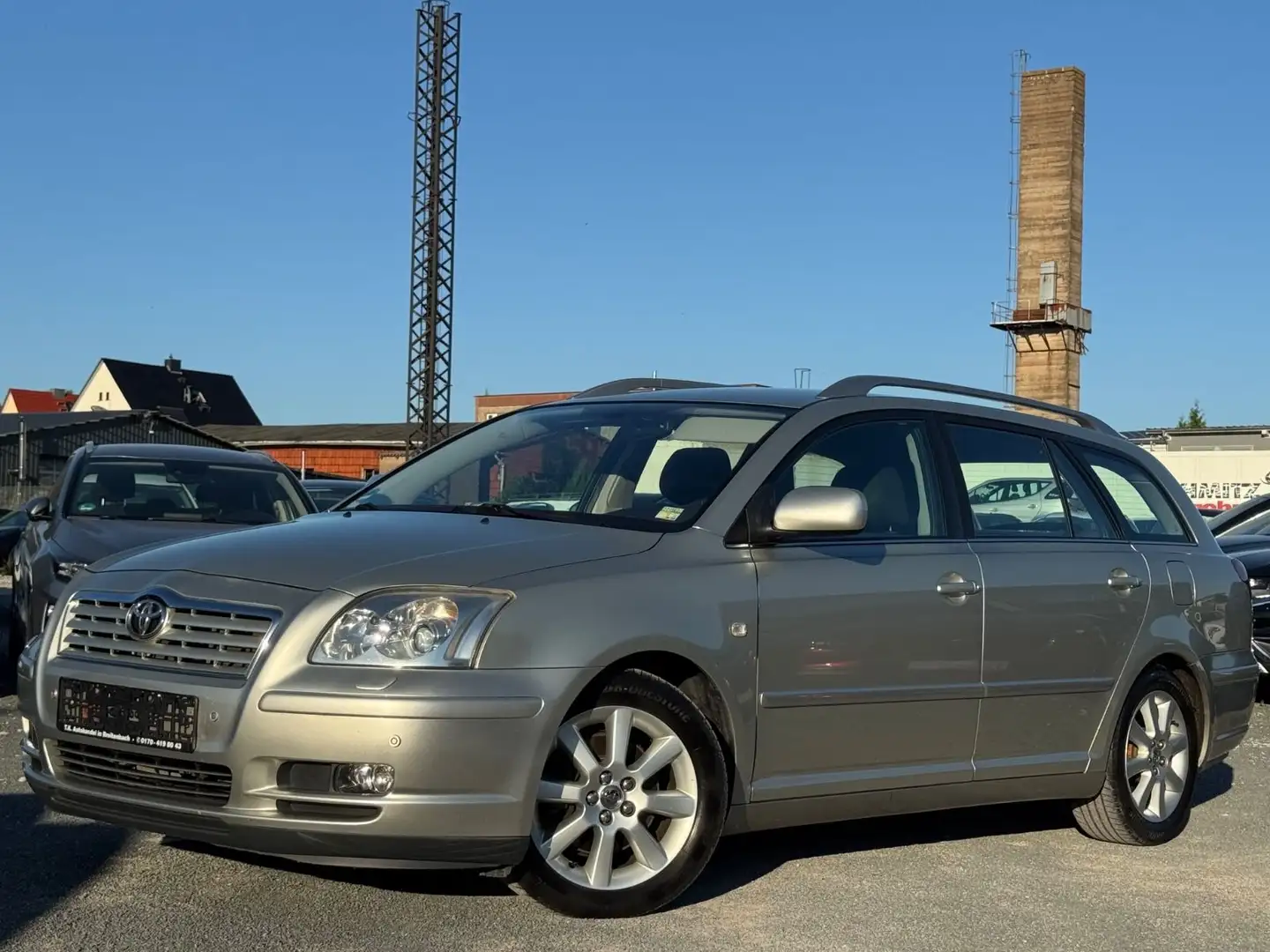 Toyota Avensis Kombi 2.0 Executive/AHK/XENON Silber - 1