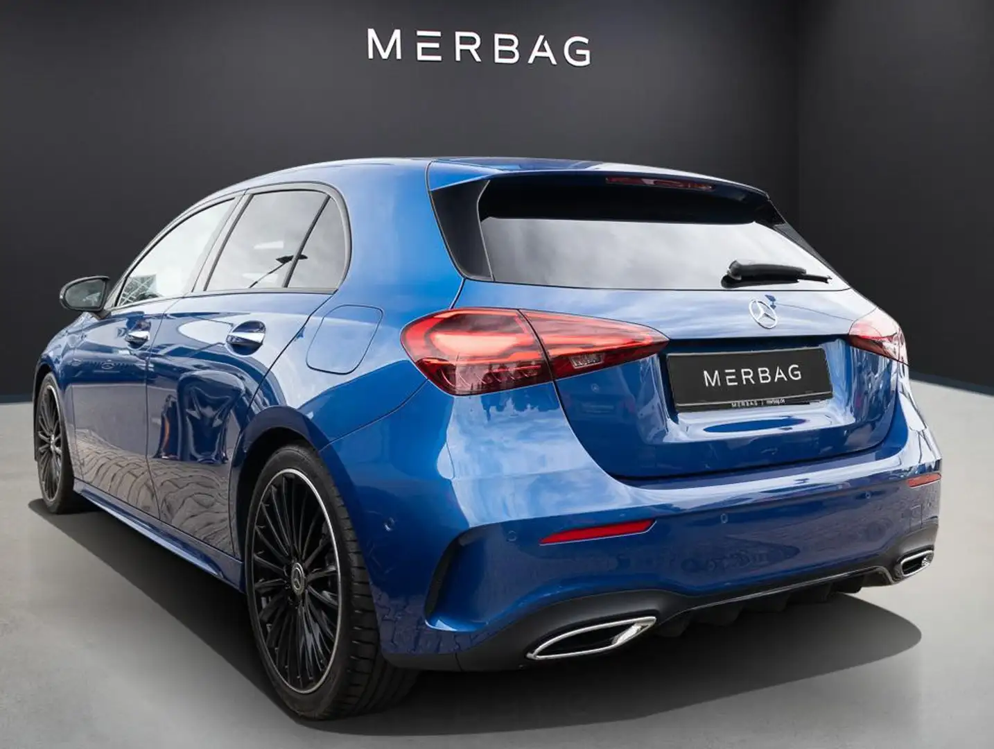 Mercedes-Benz A 200 Kompaktlimousine Pano SpurW W-Paket LED Blau - 2