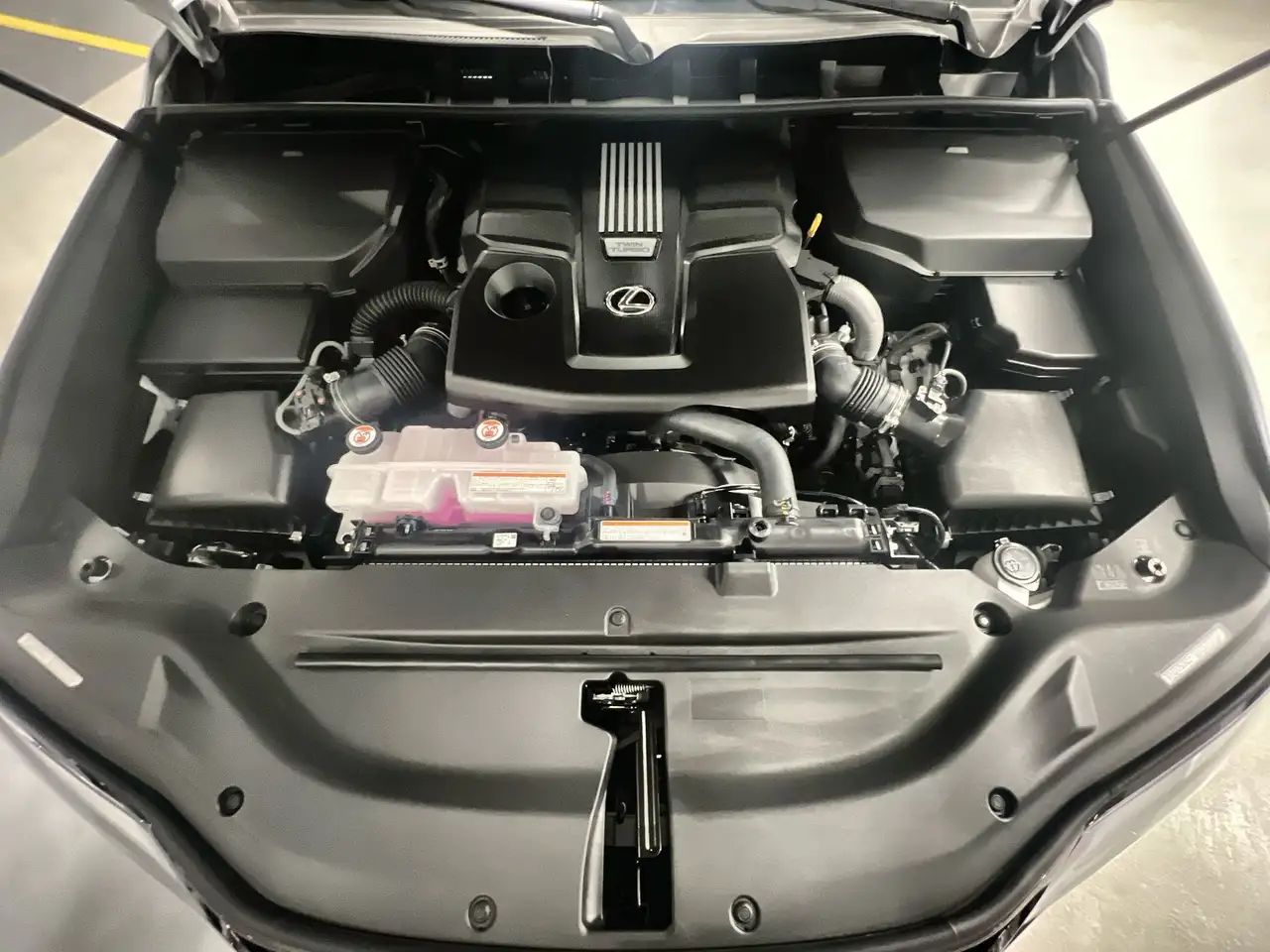 Lexus LX 600 снимка Lexus LX 600