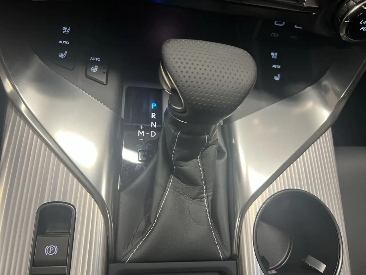 Lexus LX 600 снимка Lexus LX 600