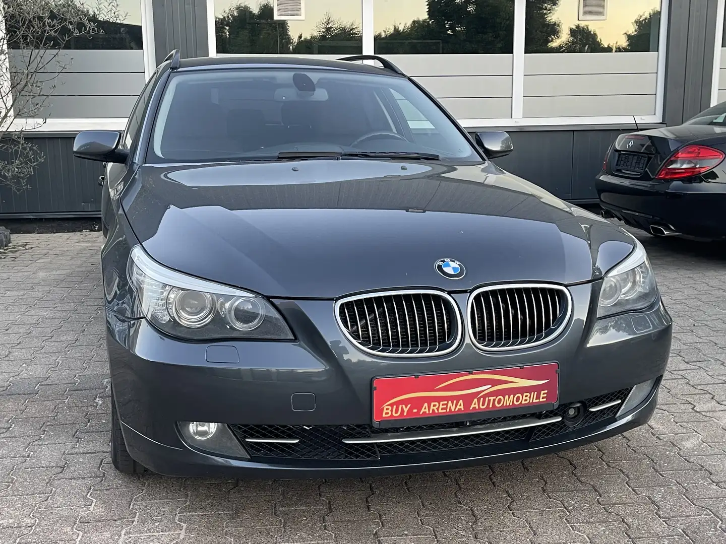 BMW 535 d Touring Automatik 1.Hand Top Gepflegt Grau Xenon Šedá - 1