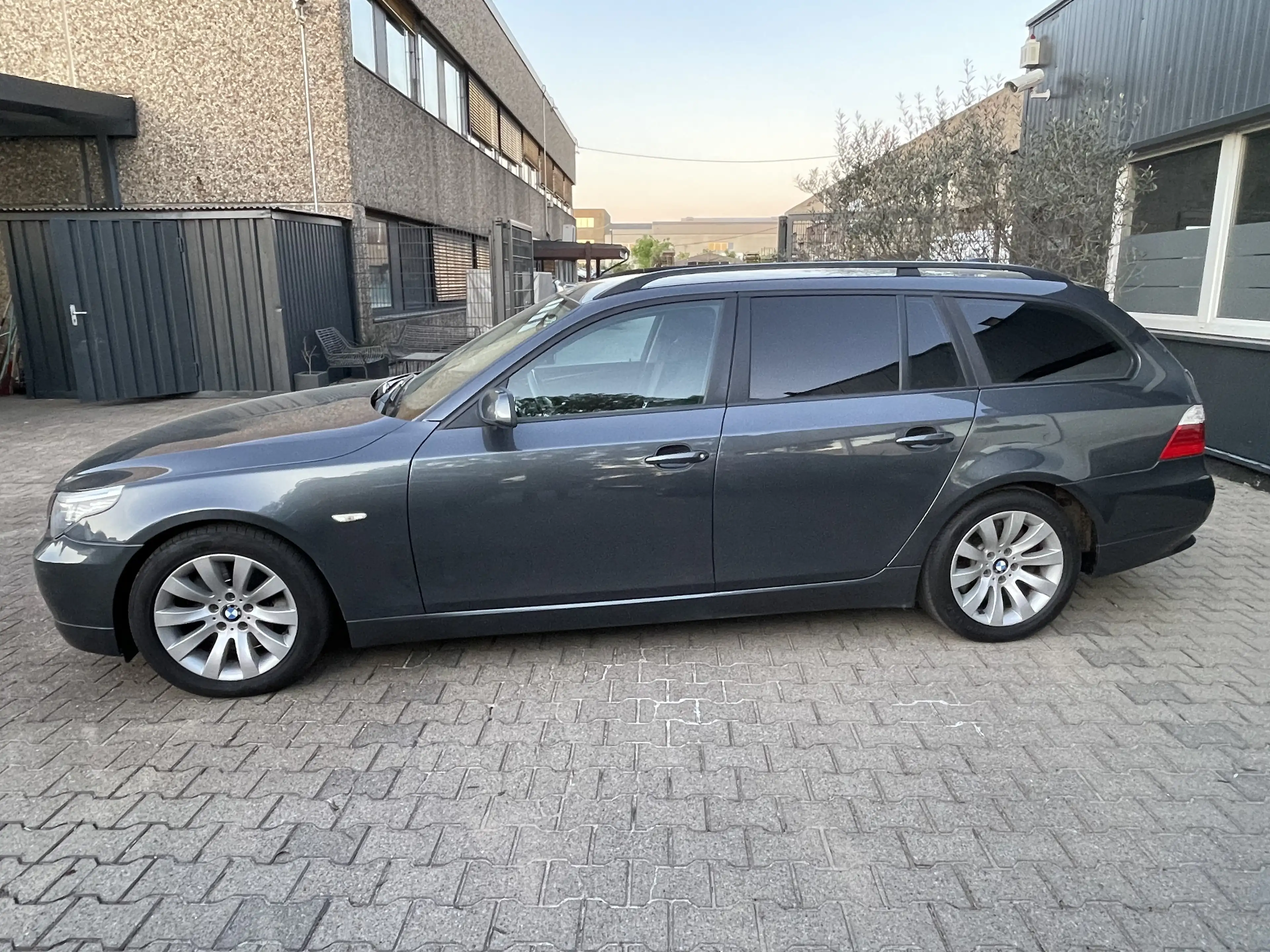 BMW 535 d Touring Automatik 1.Hand Top Gepflegt Grau Xenon — photo 2
