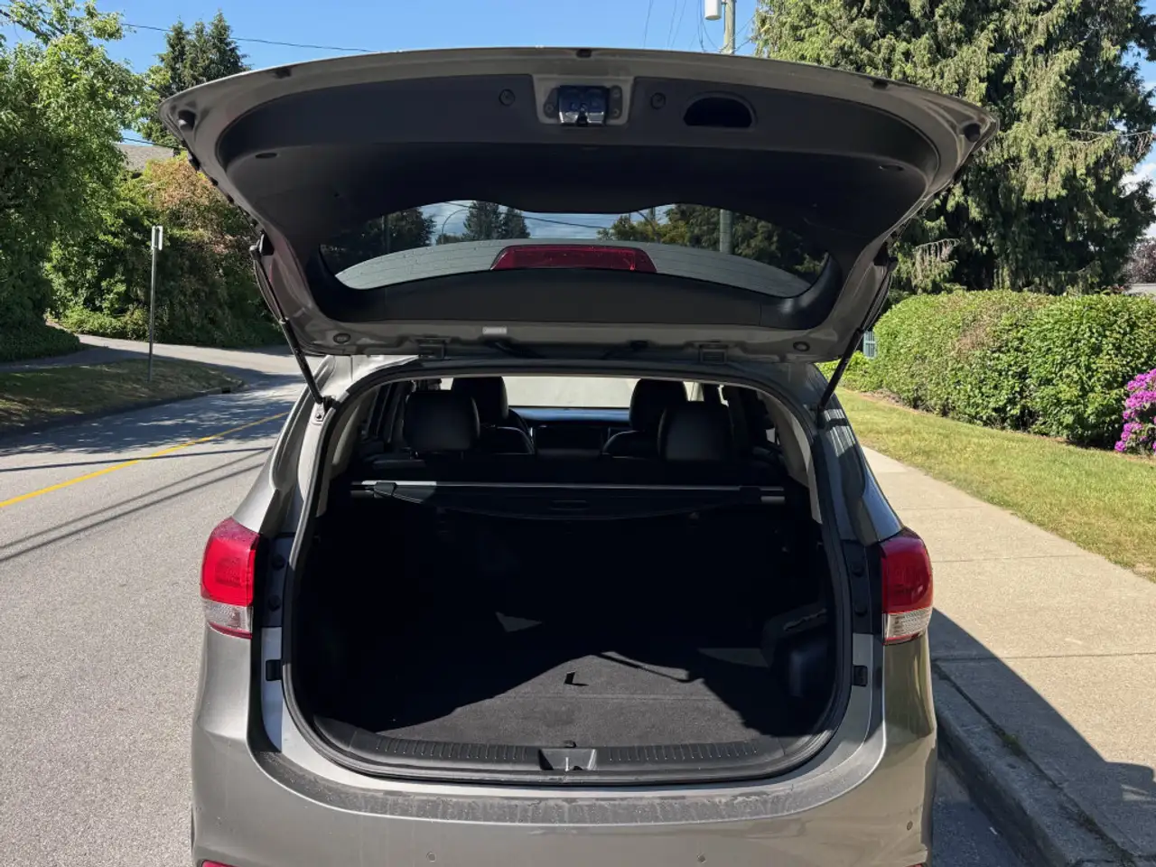 Kia Rondo снимка Kia Rondo