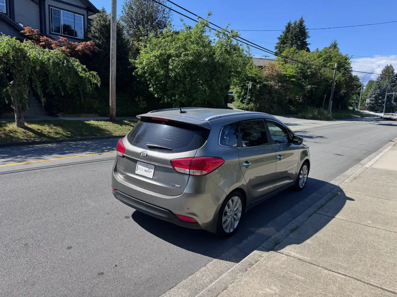 Kia Rondo снимка Kia Rondo