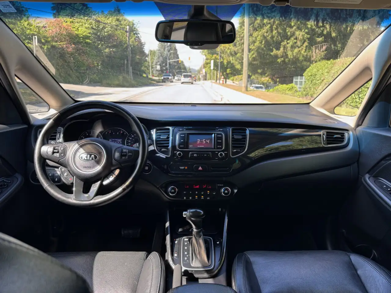 Kia Rondo снимка Kia Rondo