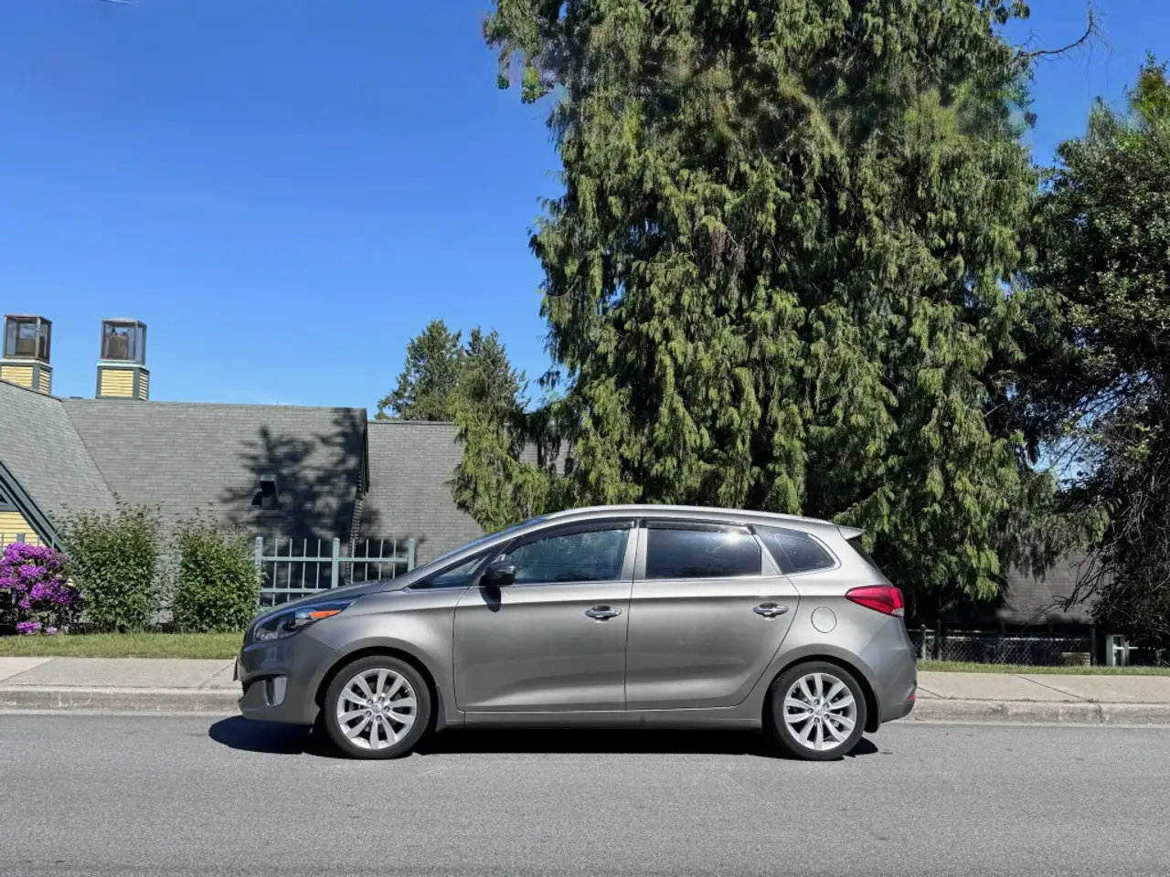 Kia Rondo снимка Kia Rondo
