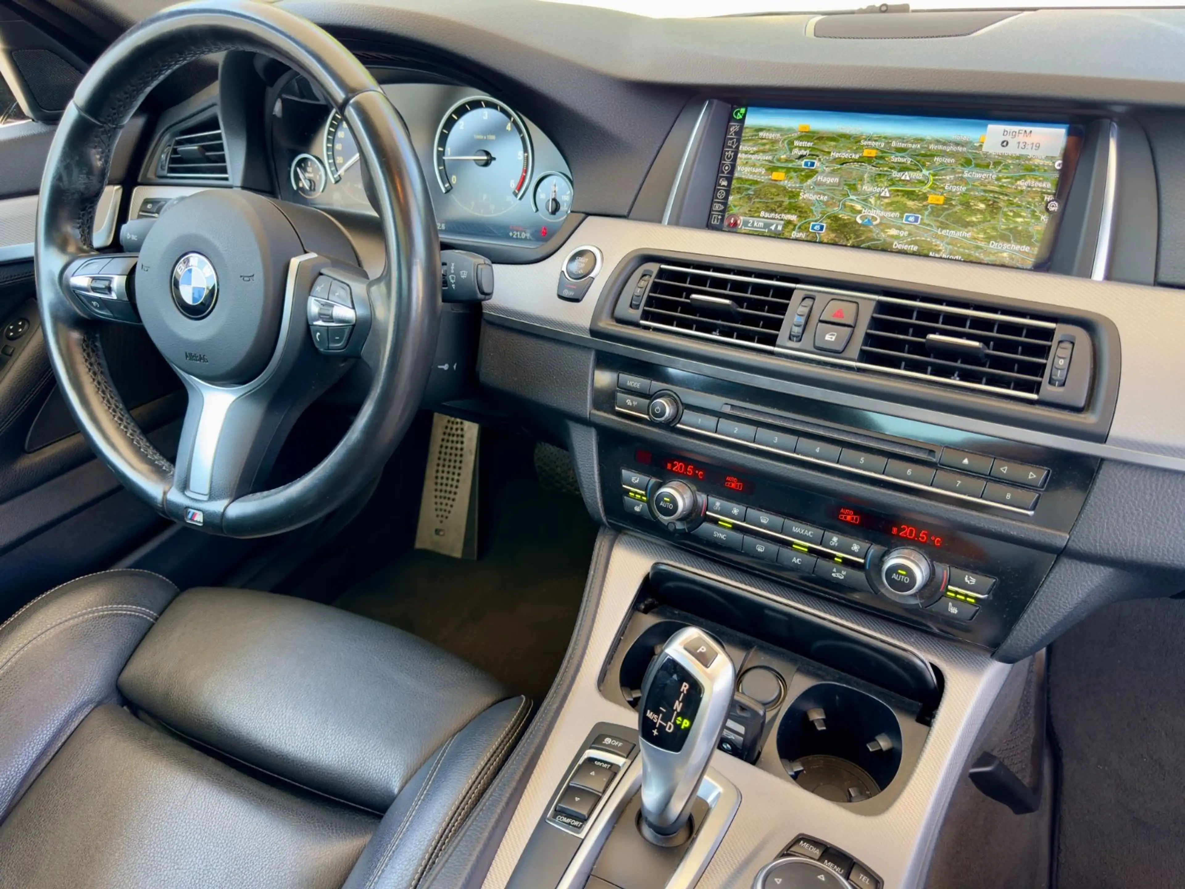 BMW 525 d M SPORT PANO NAV PDC LEDER LED EUR6 — photo 12