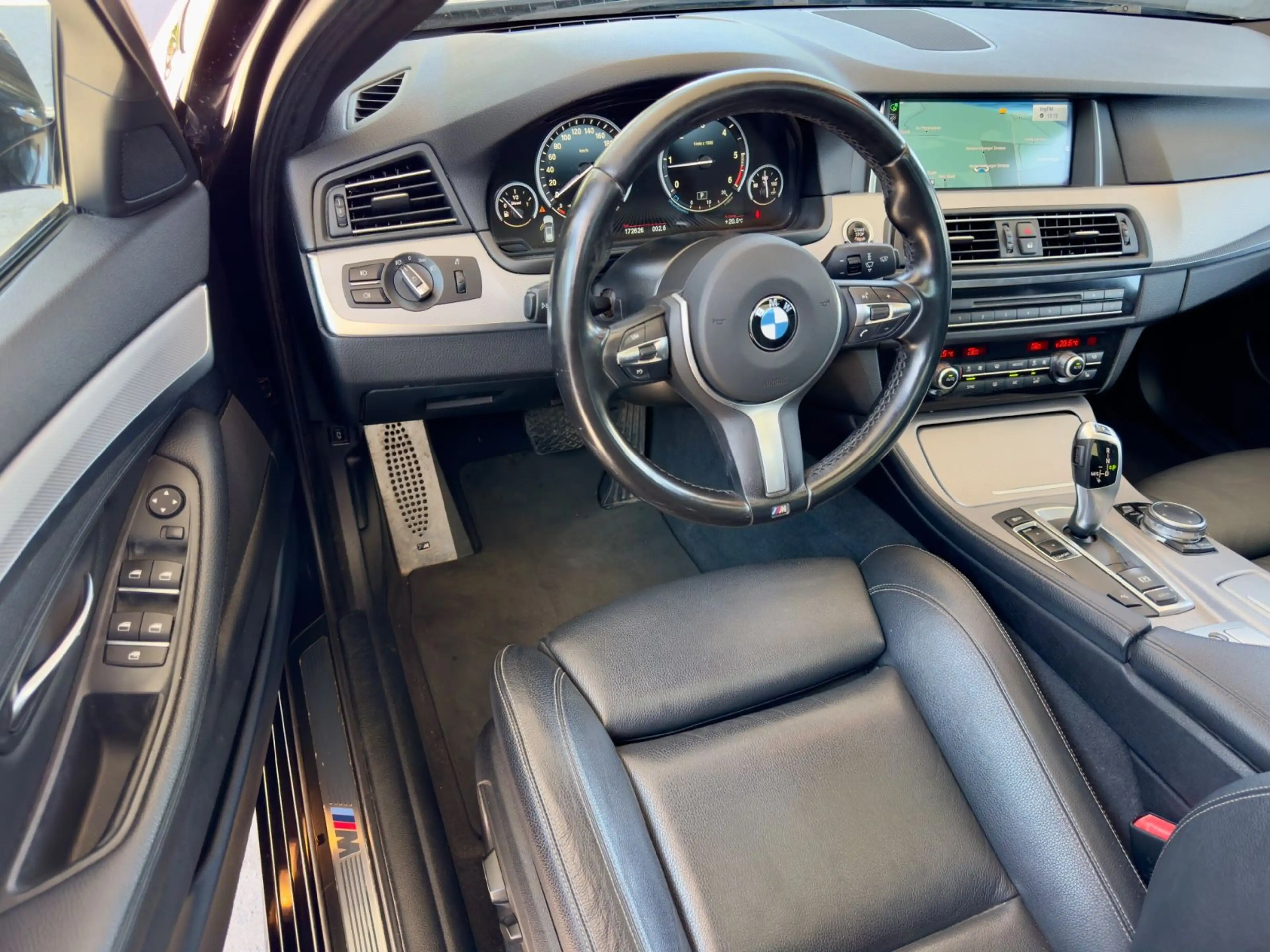 BMW 525 d M SPORT PANO NAV PDC LEDER LED EUR6 — photo 9