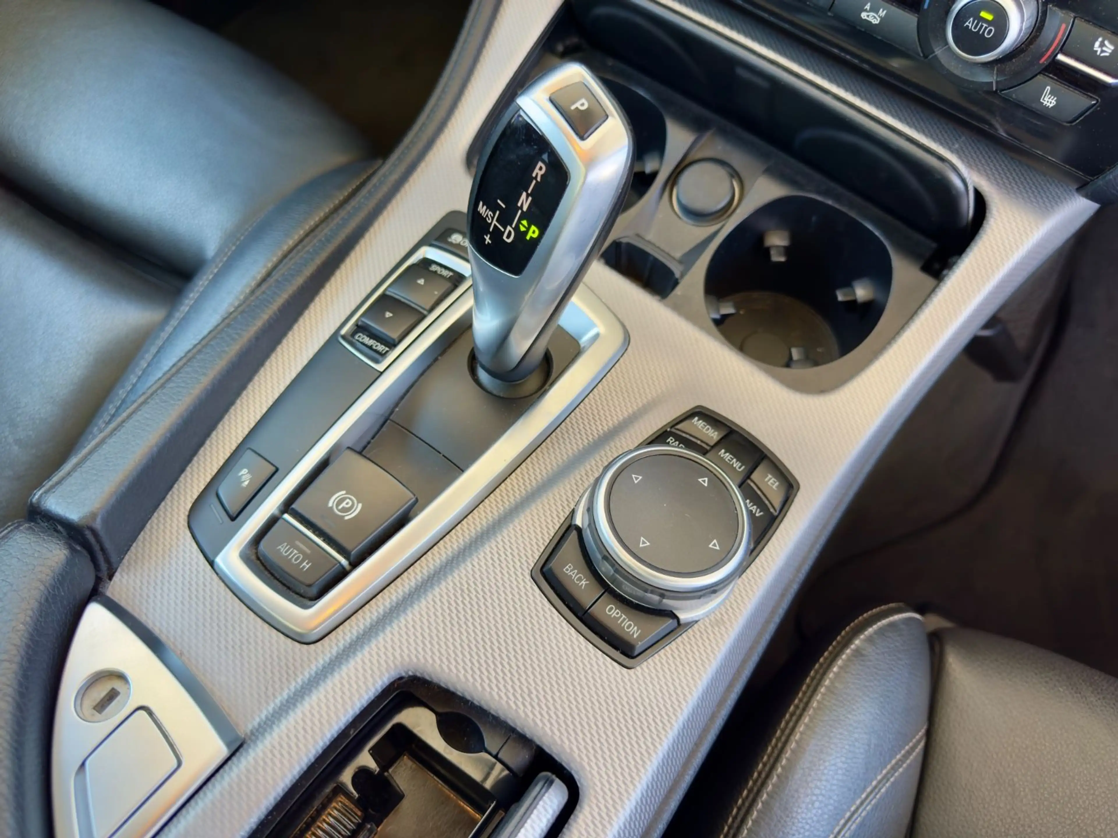 BMW 525 d M SPORT PANO NAV PDC LEDER LED EUR6 — photo 11