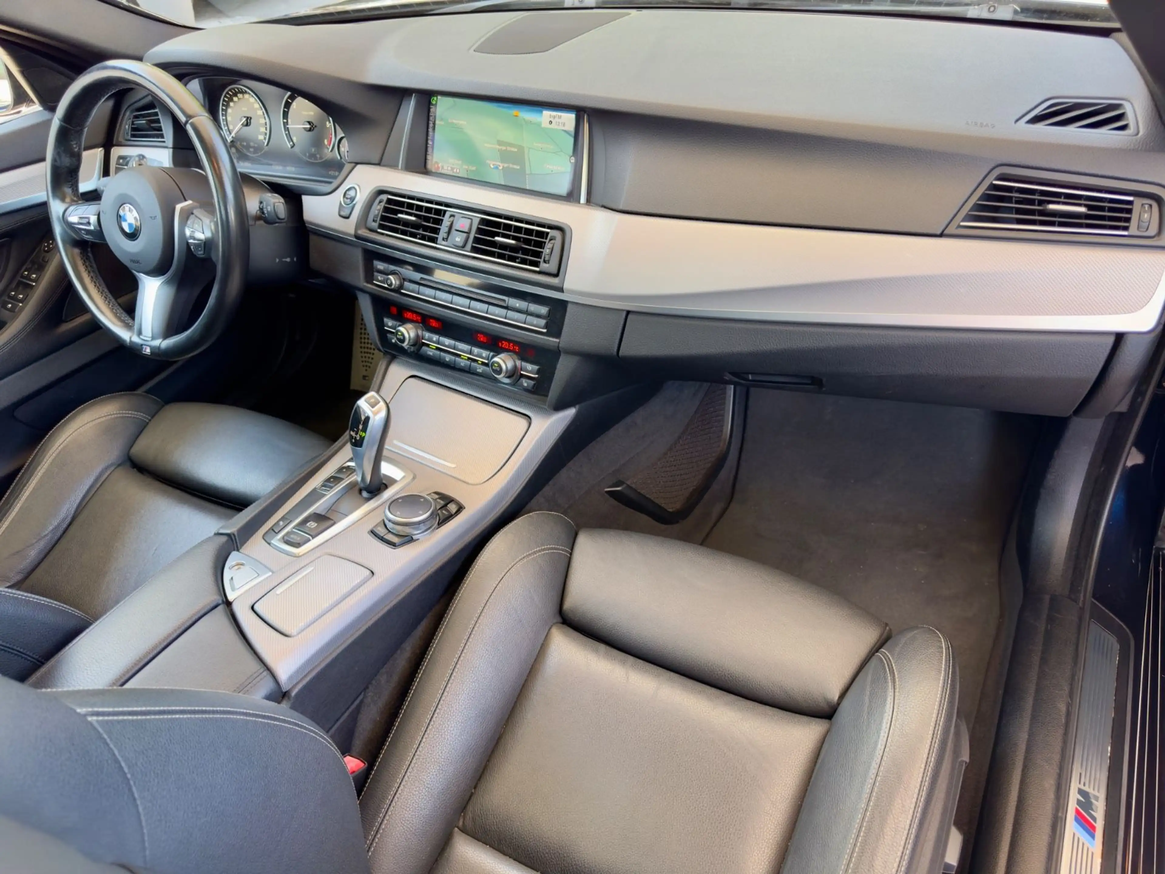 BMW 525 d M SPORT PANO NAV PDC LEDER LED EUR6 — photo 13