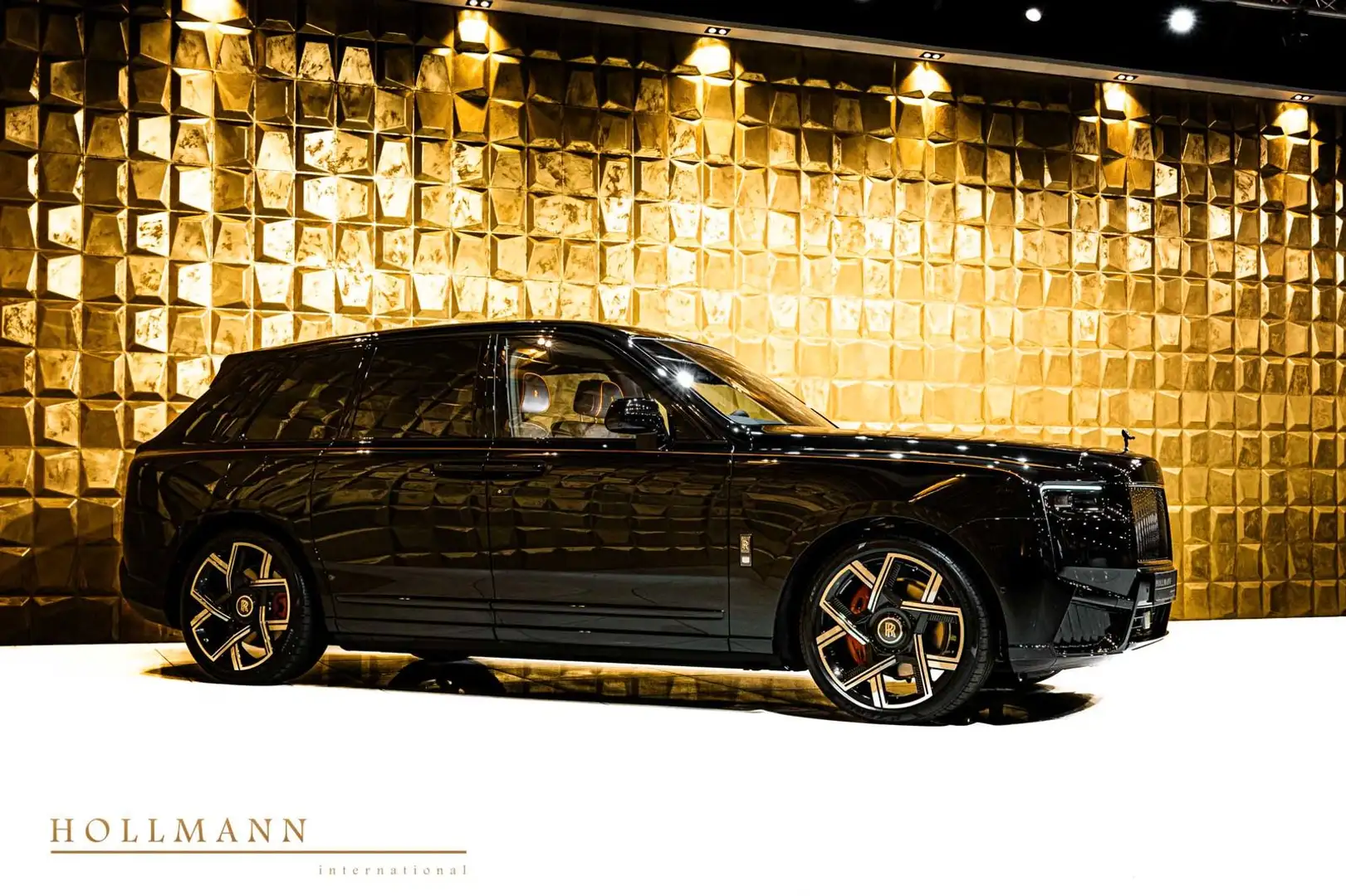 Rolls-Royce Cullinan SERIES II +BLACK BADGE+ Чёрный - 2