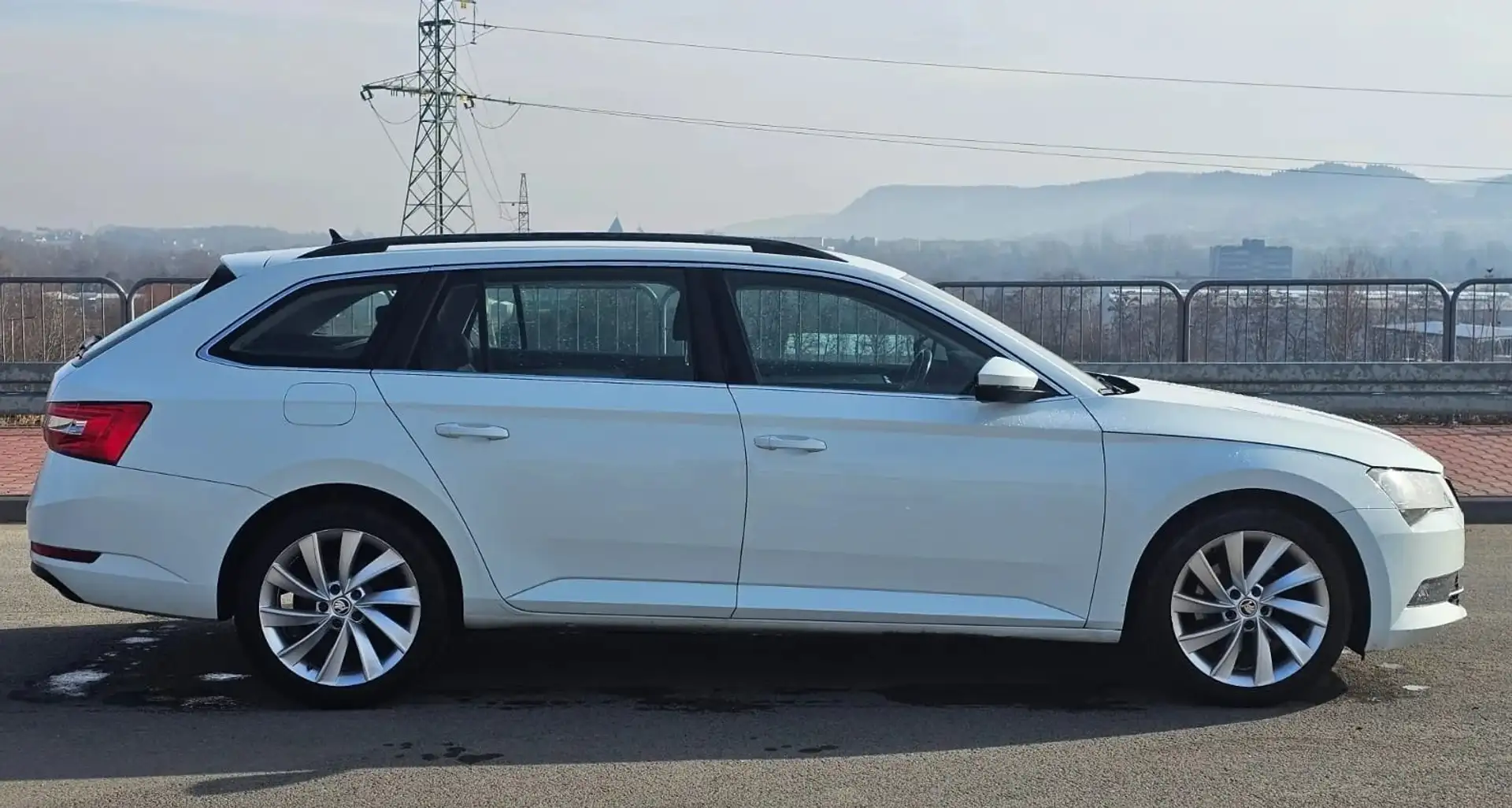 Skoda Superb Superb Combi 2.0 TDI DSG Ambition Biały - 1