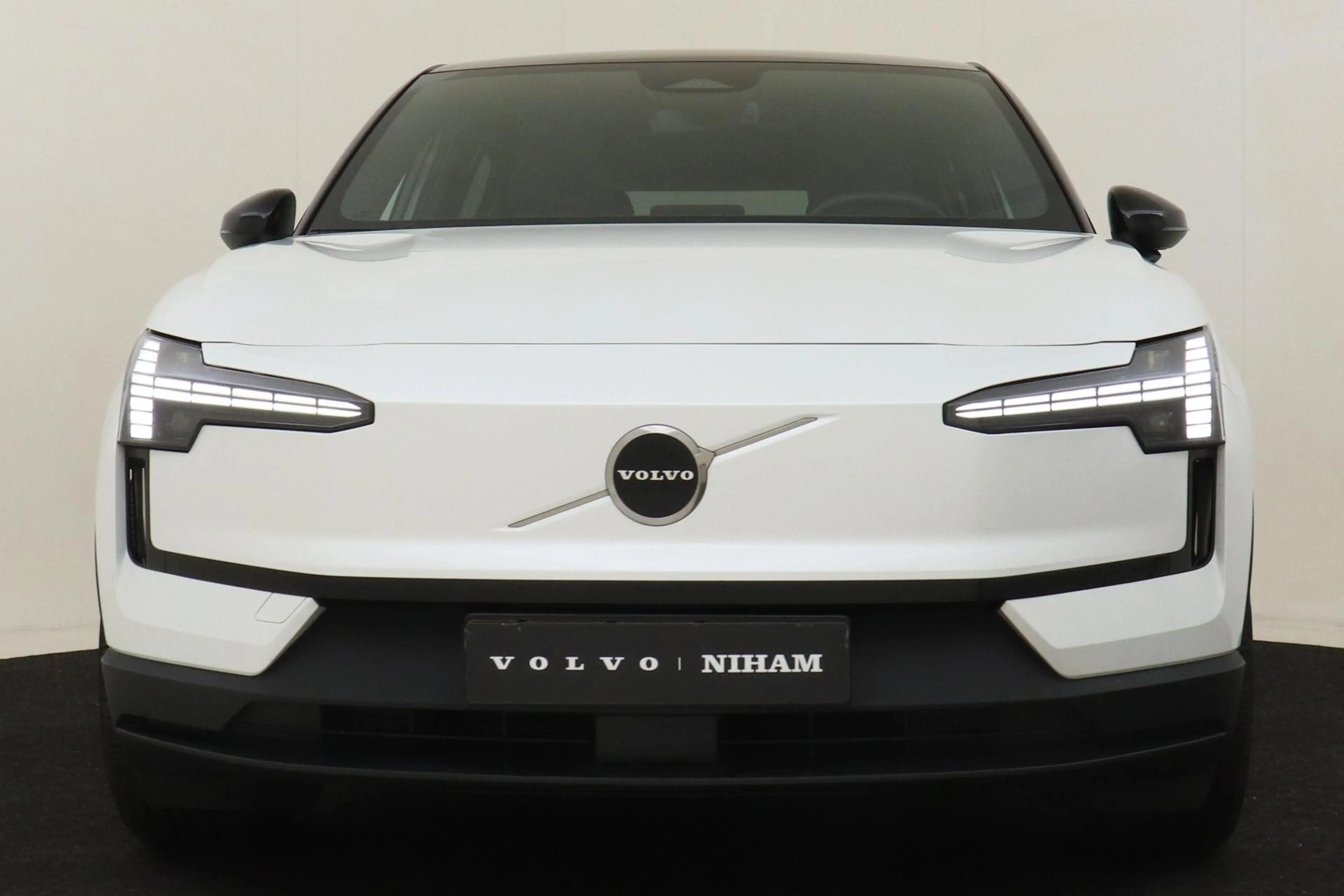 Volvo EX30 SINGLE MOTOR EXTENDED RANGE PLUS 69 kWh -HARMAN/KA — photo 9