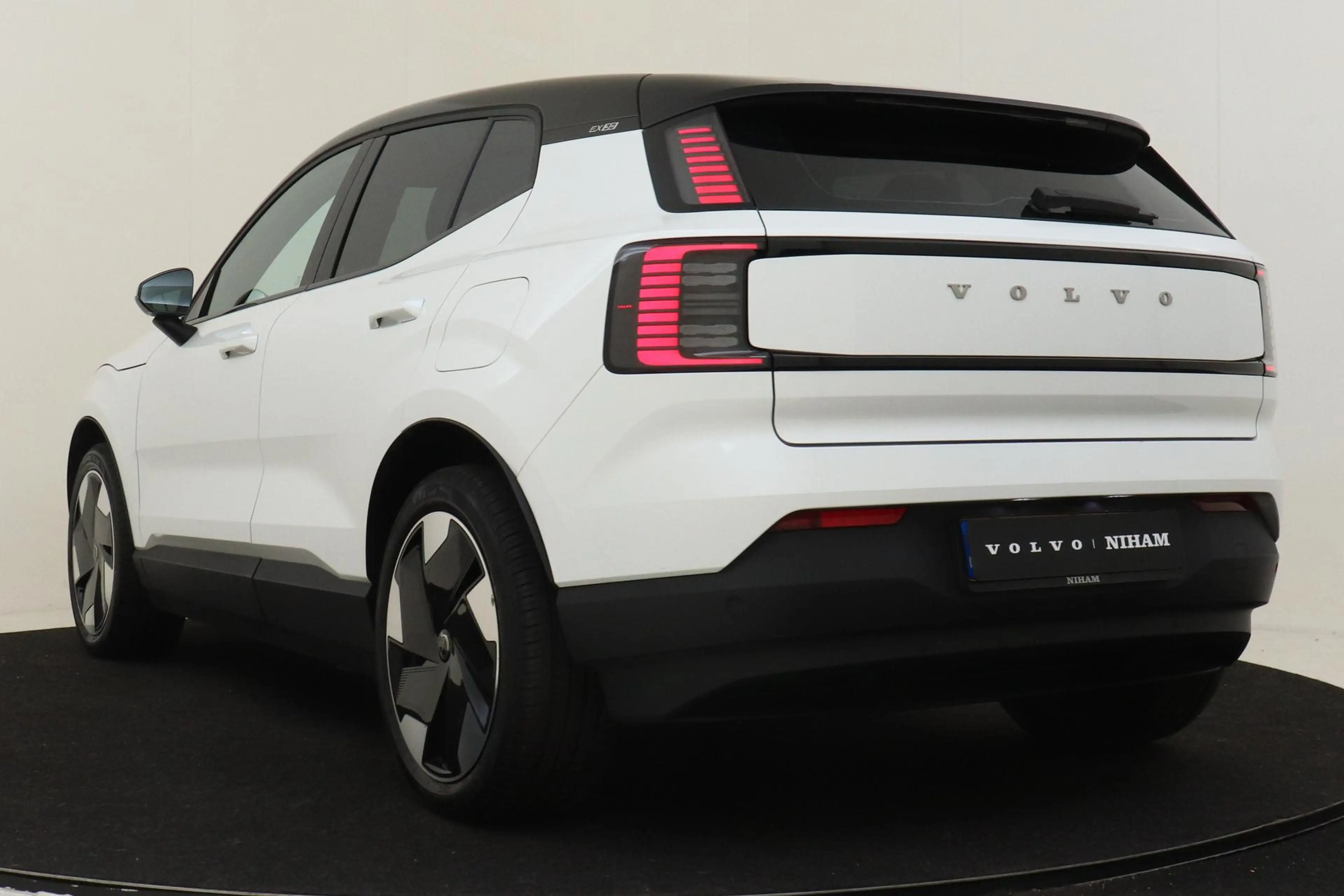 Volvo EX30 SINGLE MOTOR EXTENDED RANGE PLUS 69 kWh -HARMAN/KA — photo 5